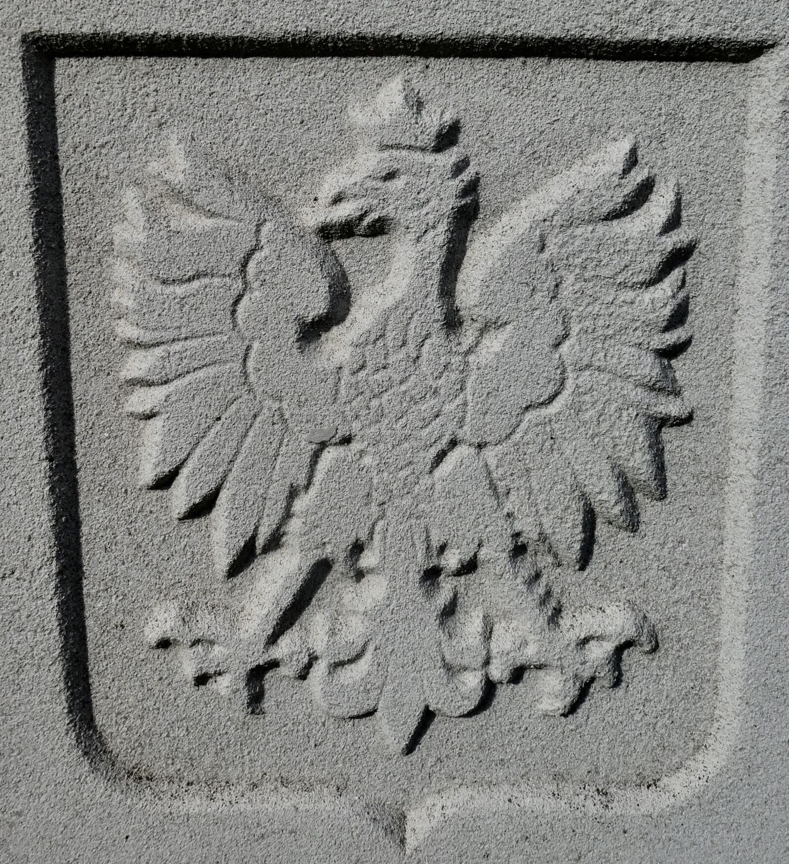 Panasonic Lumix DC-ZS70 (Lumix DC-TZ90) sample photo. Symbol, german, grave photography