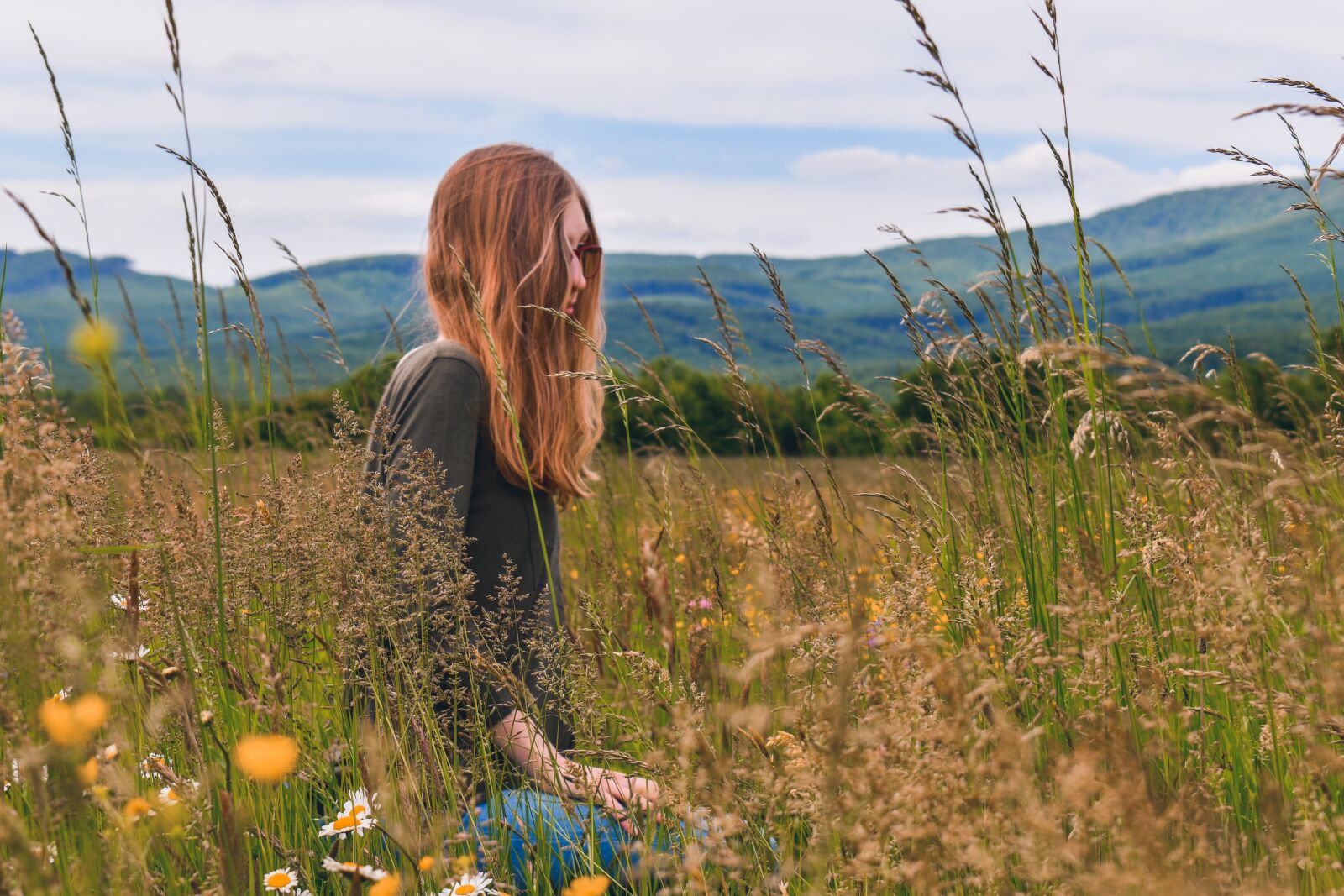 Nikon D3500 sample photo. Meadow, girl, nature photography
