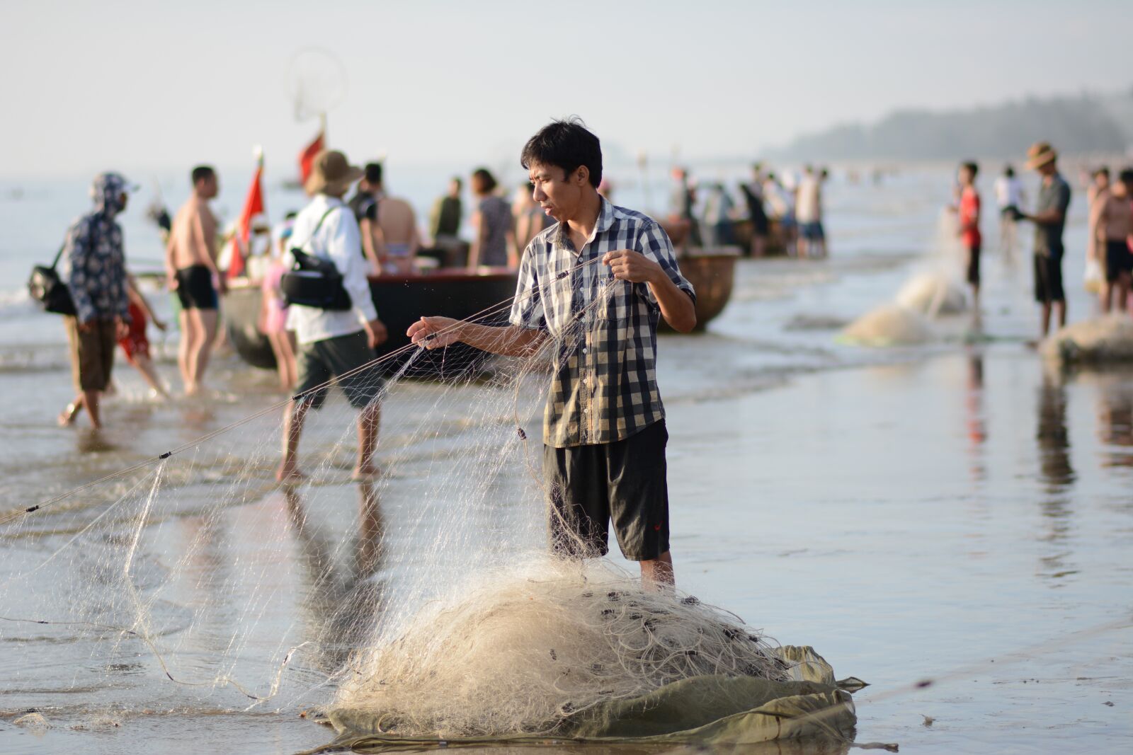 Nikon D7100 sample photo. Drag-net, the sea, people photography