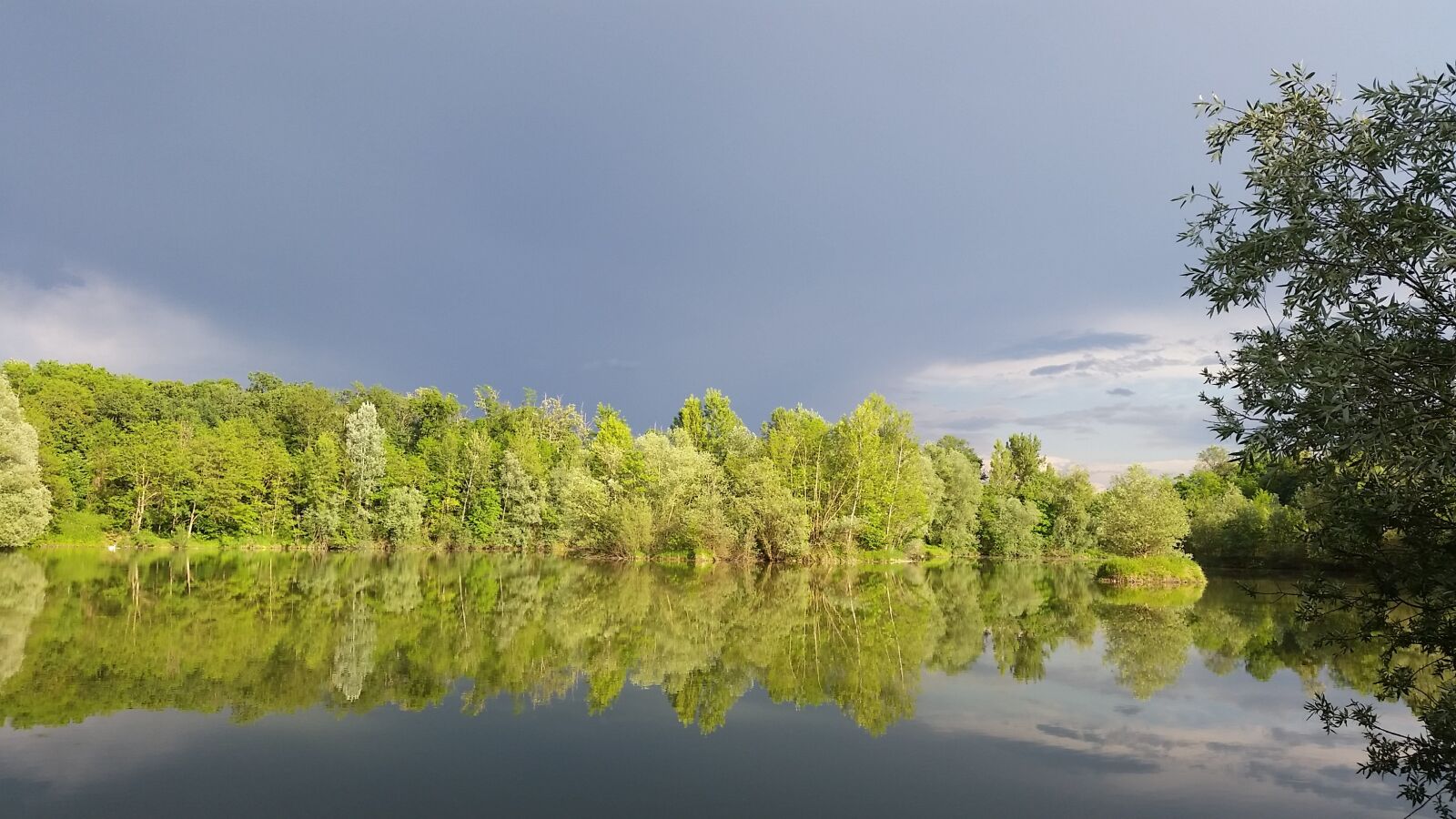 Samsung Galaxy S5 sample photo. Lake, spring, water photography