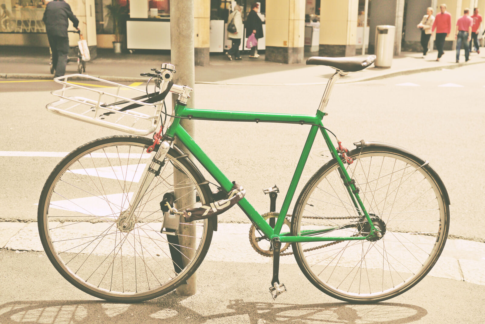 Panasonic Lumix DMC-G3 sample photo. Bicycle, bike, city, crossing photography