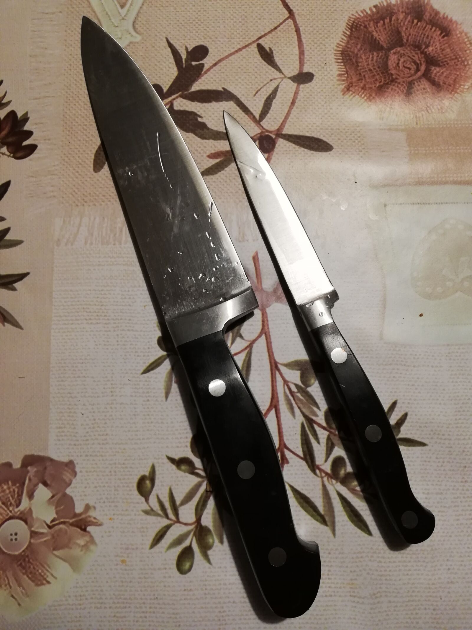HUAWEI Mate 10 Lite sample photo. Knives, table, gleam photography