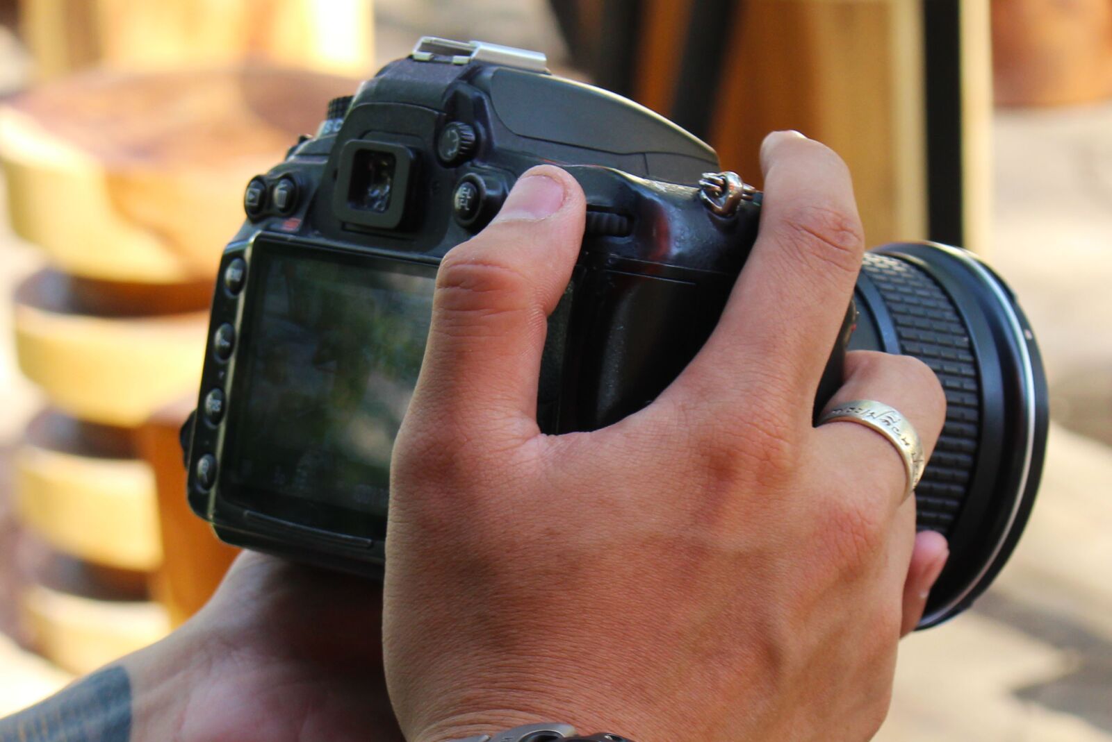 Canon EOS 700D (EOS Rebel T5i / EOS Kiss X7i) sample photo. Hand, camera, photo photography