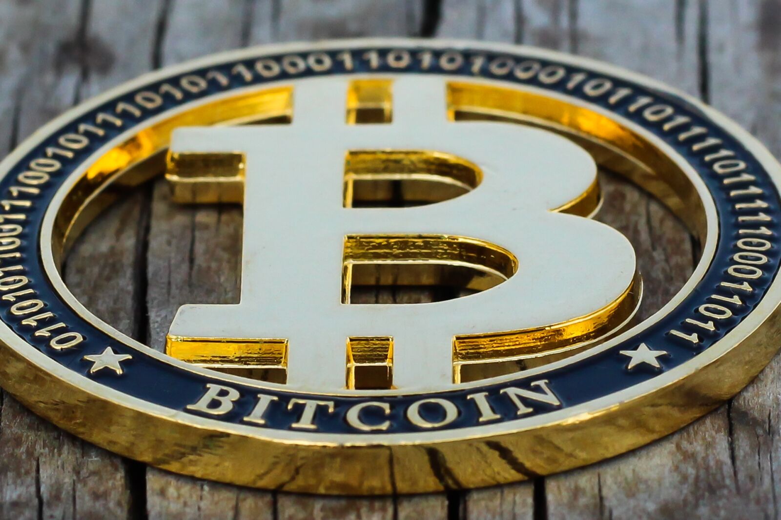 Canon EOS 700D (EOS Rebel T5i / EOS Kiss X7i) + Canon EF 50mm F1.8 STM sample photo. Bitcoin, cryptocurrency, currency photography