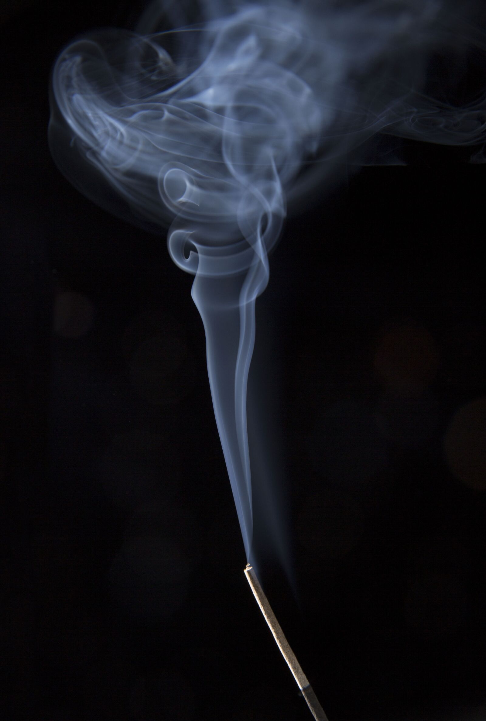 Canon EOS 5D Mark III sample photo. Smoke, black white, aroma photography
