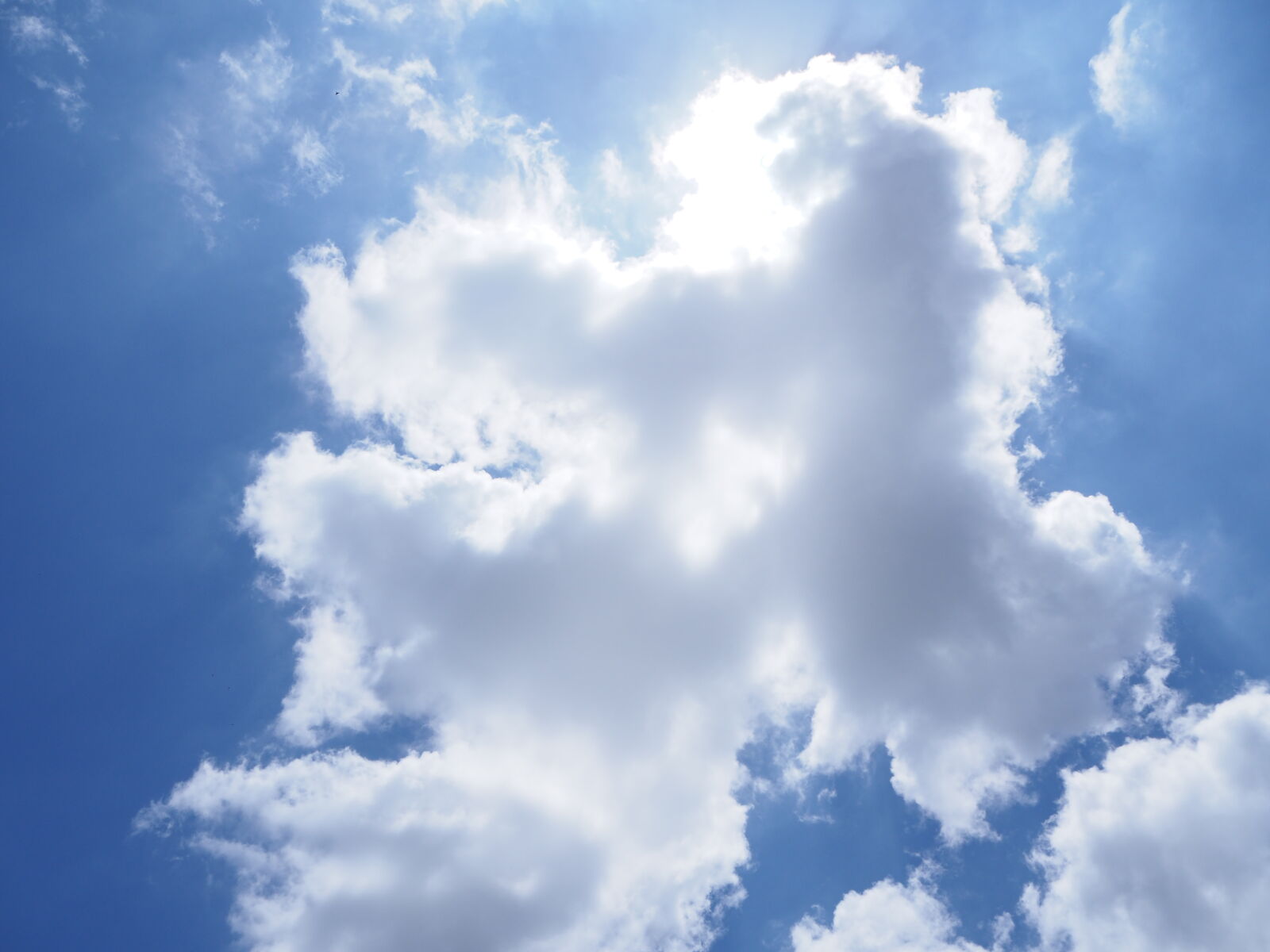 Olympus OM-D E-M10 II sample photo. Blue, blue, sky, clouds photography