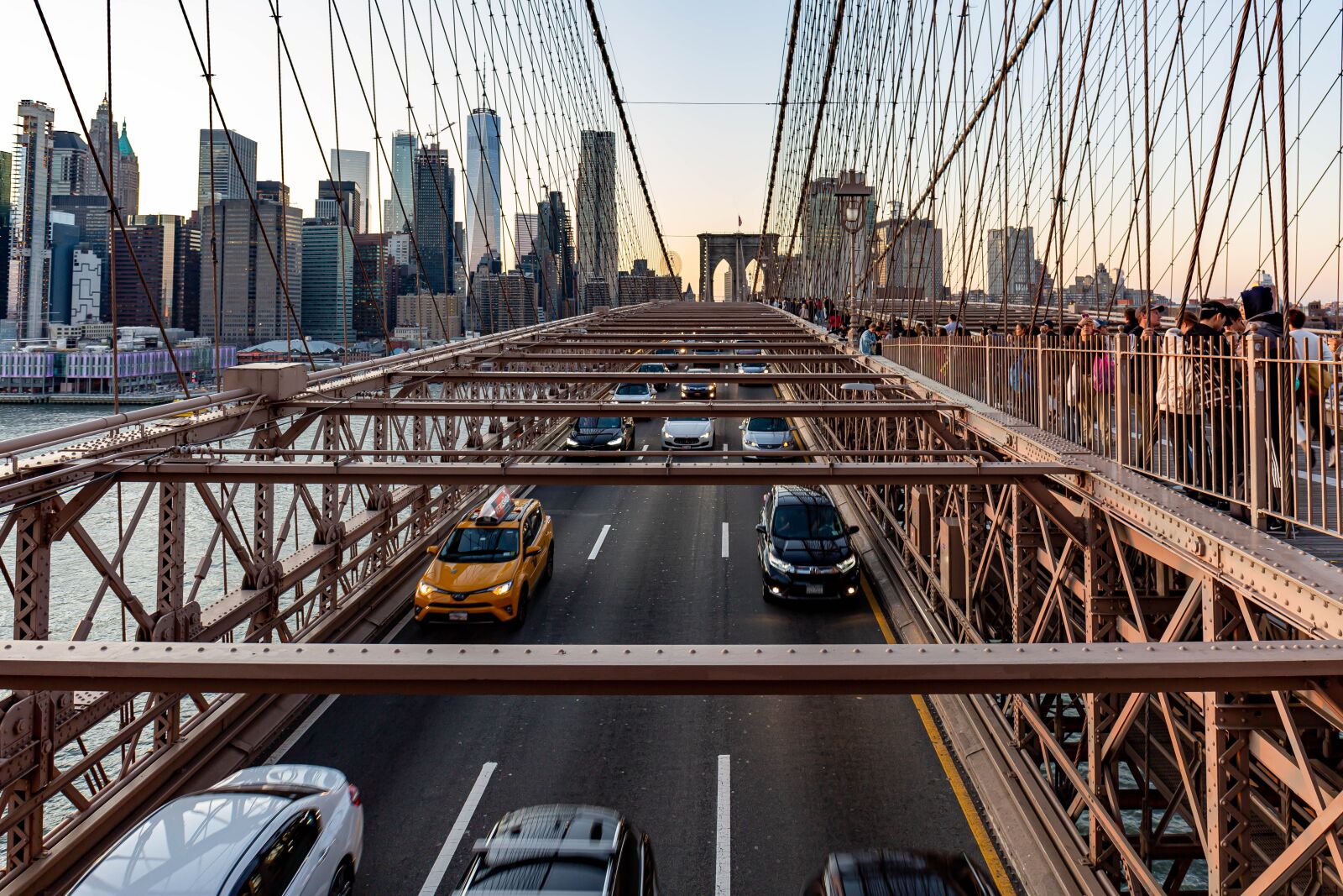 Canon EOS 5D Mark III + Canon EF 24-70mm F4L IS USM sample photo. Bridge, autos, taxi photography