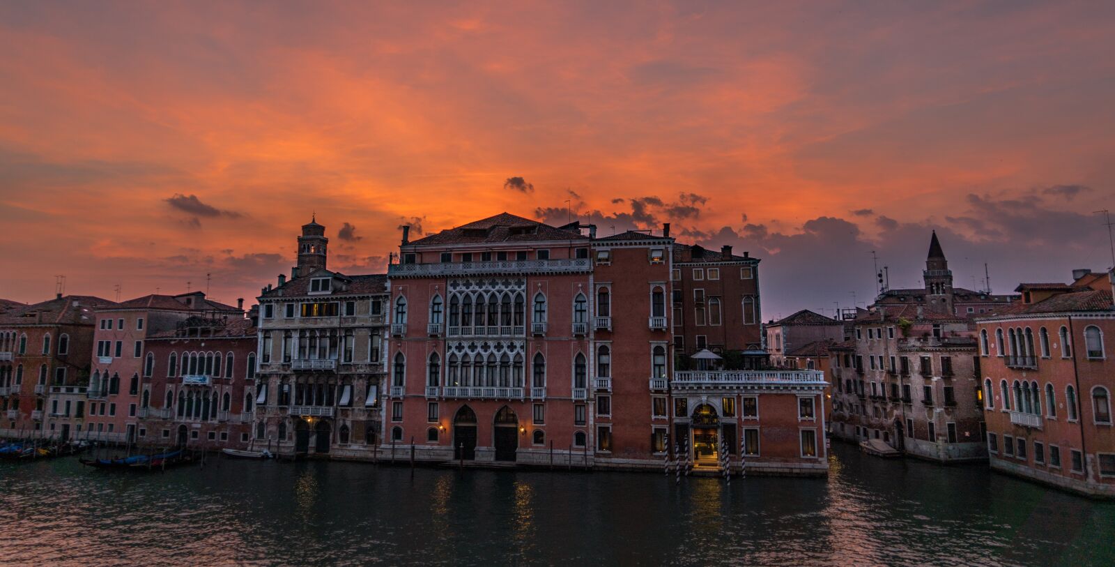 Sony a7R II + Sony FE 24-240mm F3.5-6.3 OSS sample photo. Venice, italy, sunset photography