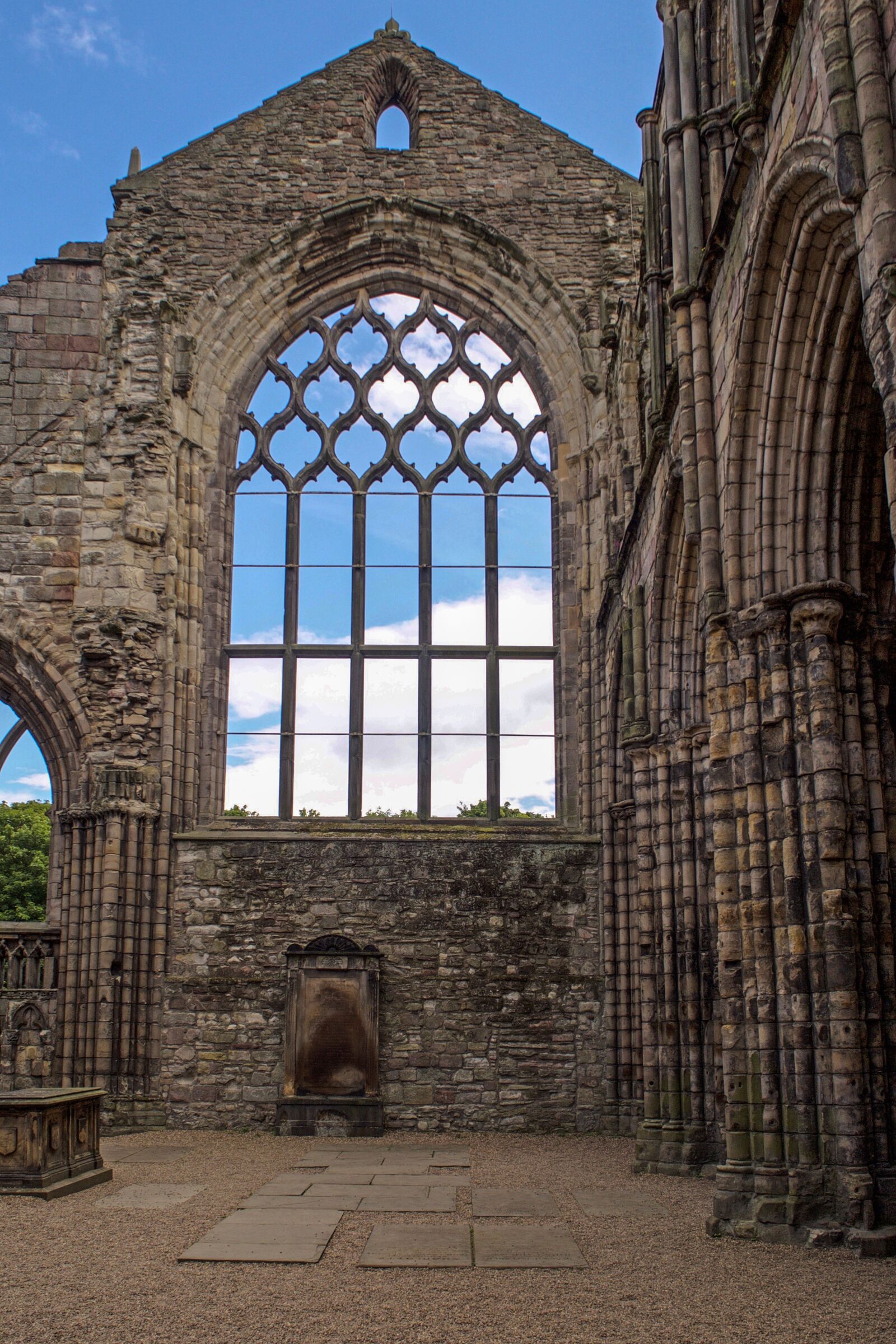Olympus OM-D E-M10 sample photo. Holyroodhouse, holyrood palace, abbey photography