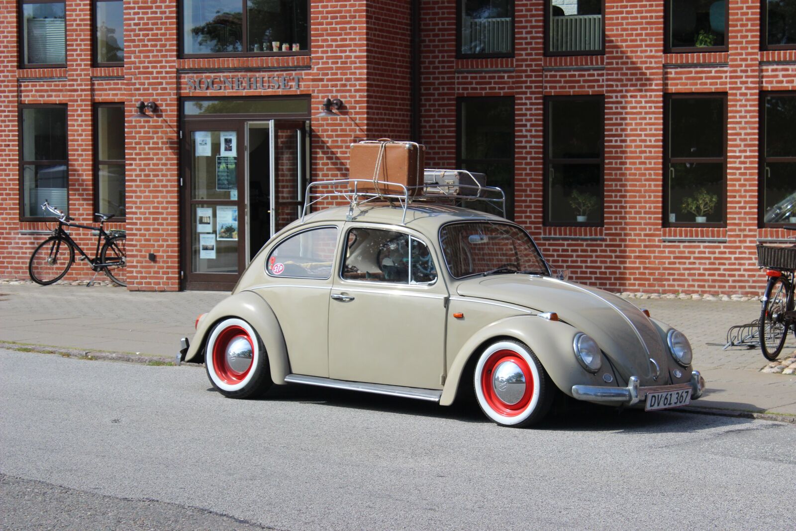 Canon EOS 600D (Rebel EOS T3i / EOS Kiss X5) sample photo. Auto, beetle, retro photography