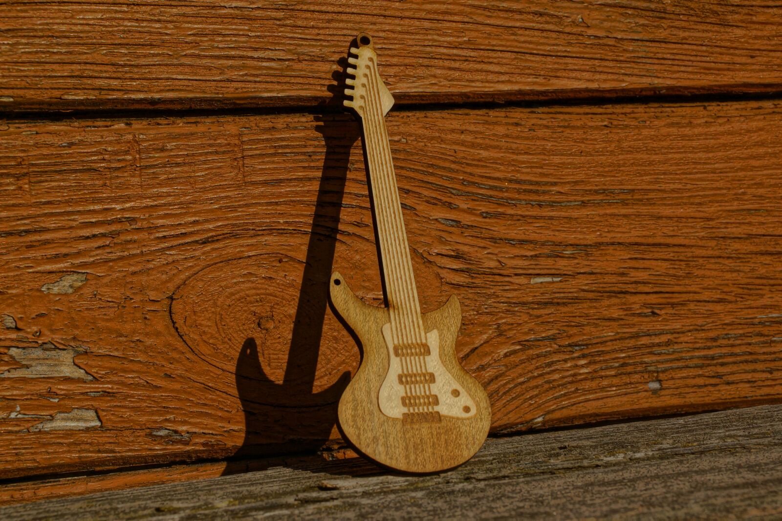 Sony DT 18-200mm F3.5-6.3 sample photo. Guitar, wood, model photography