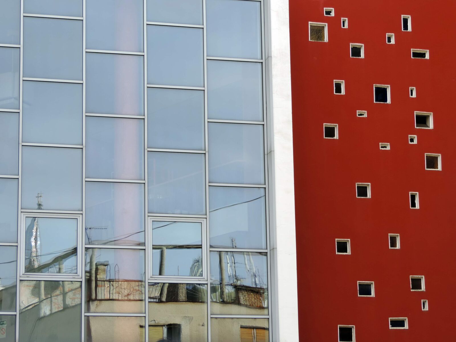 Nikon Coolpix P520 sample photo. Facade, futuristic, modern, perspective photography