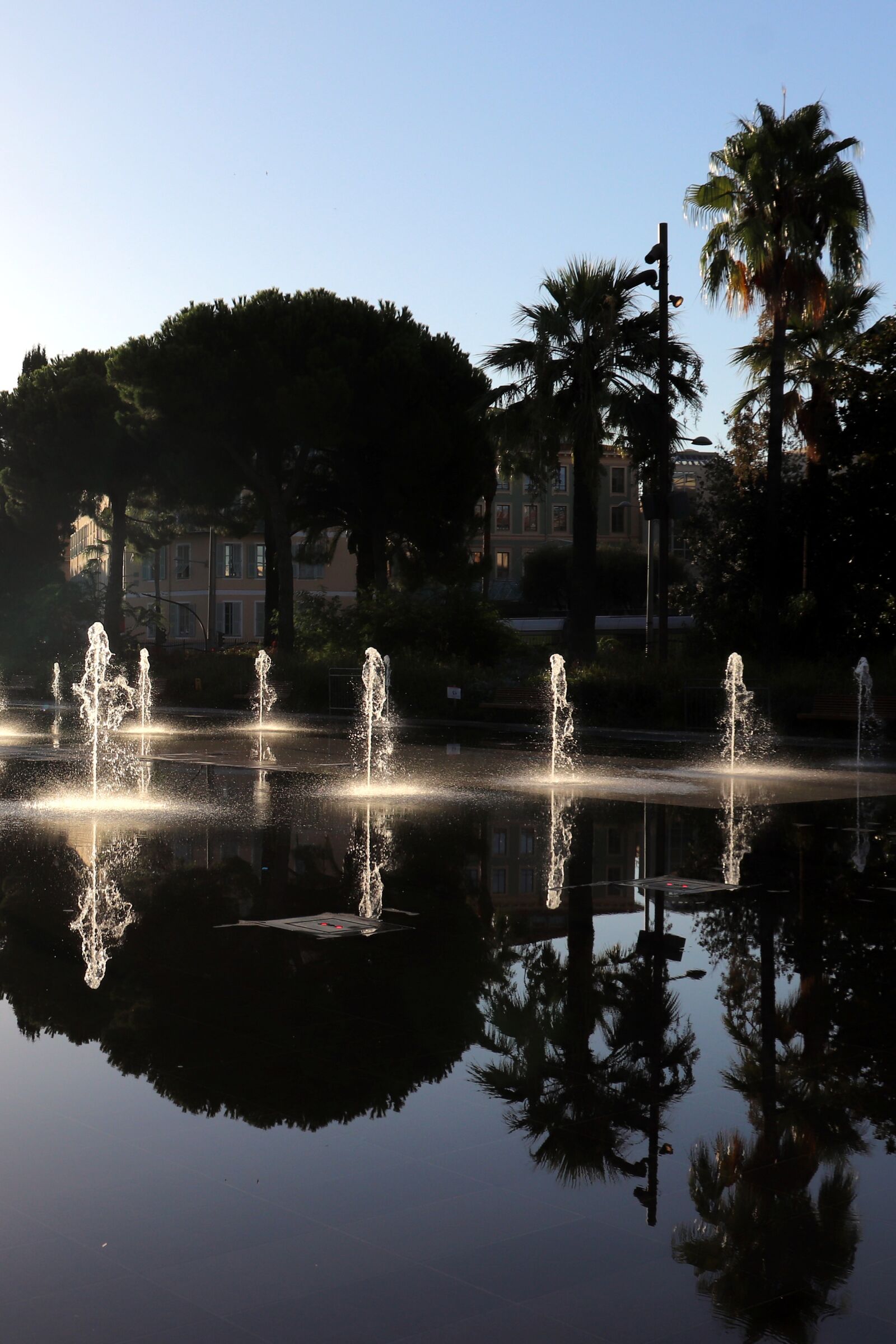 Canon EOS 200D (EOS Rebel SL2 / EOS Kiss X9) sample photo. Water level, mirroring, nice photography