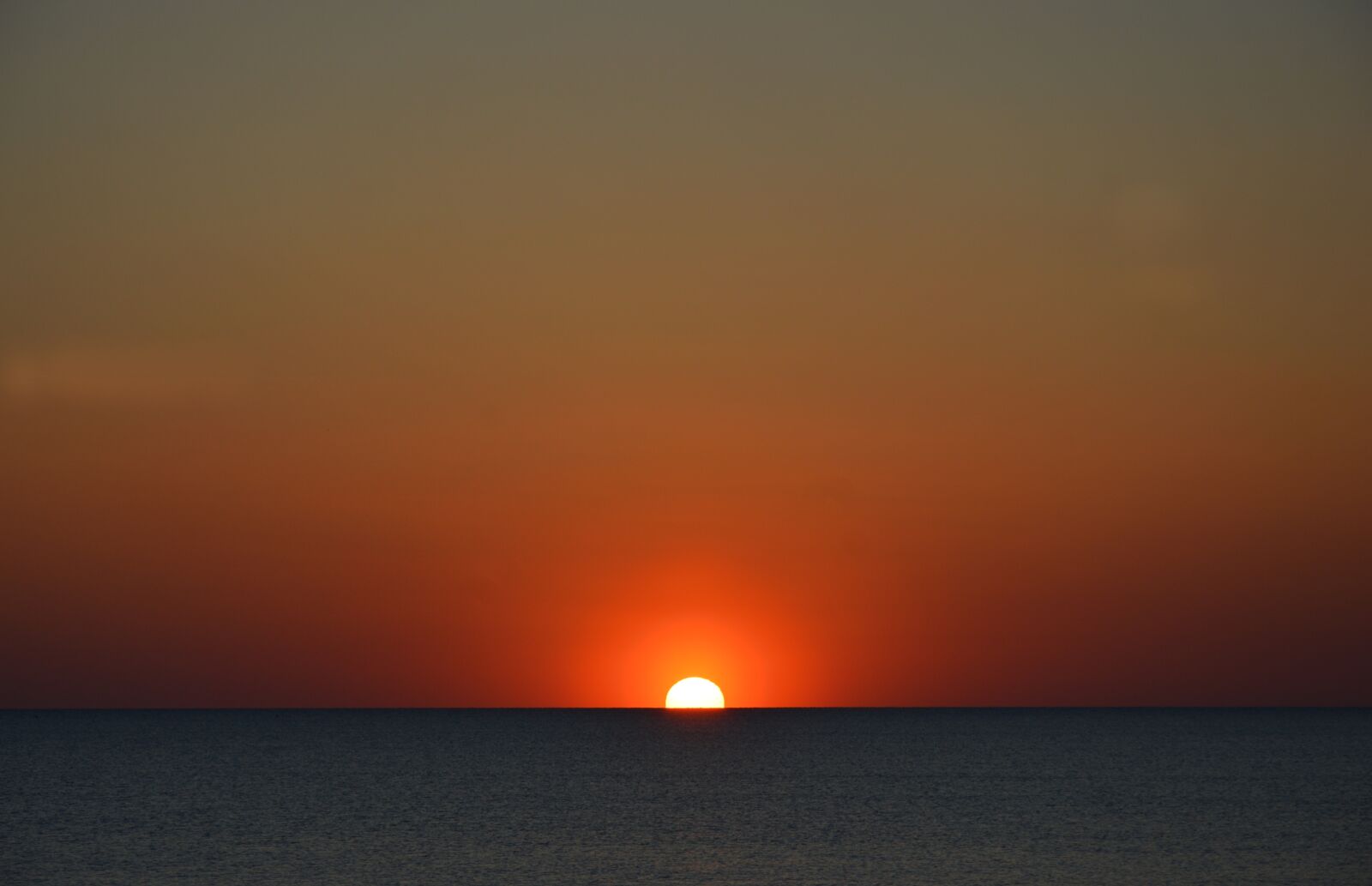 Nikon D3200 sample photo. Sunset, sun, body of photography