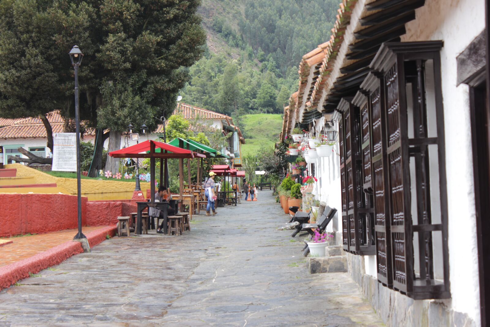 Canon EOS 600D (Rebel EOS T3i / EOS Kiss X5) sample photo. Pueblito boyacense, street, culture photography