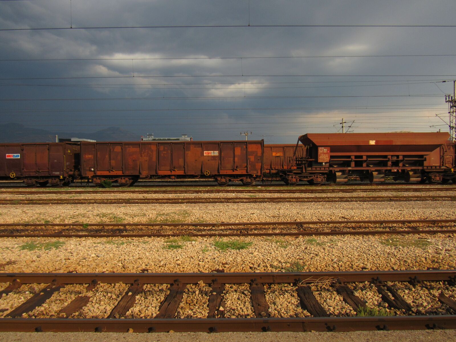 Canon PowerShot SX520 HS sample photo. Train, storm, trains photography