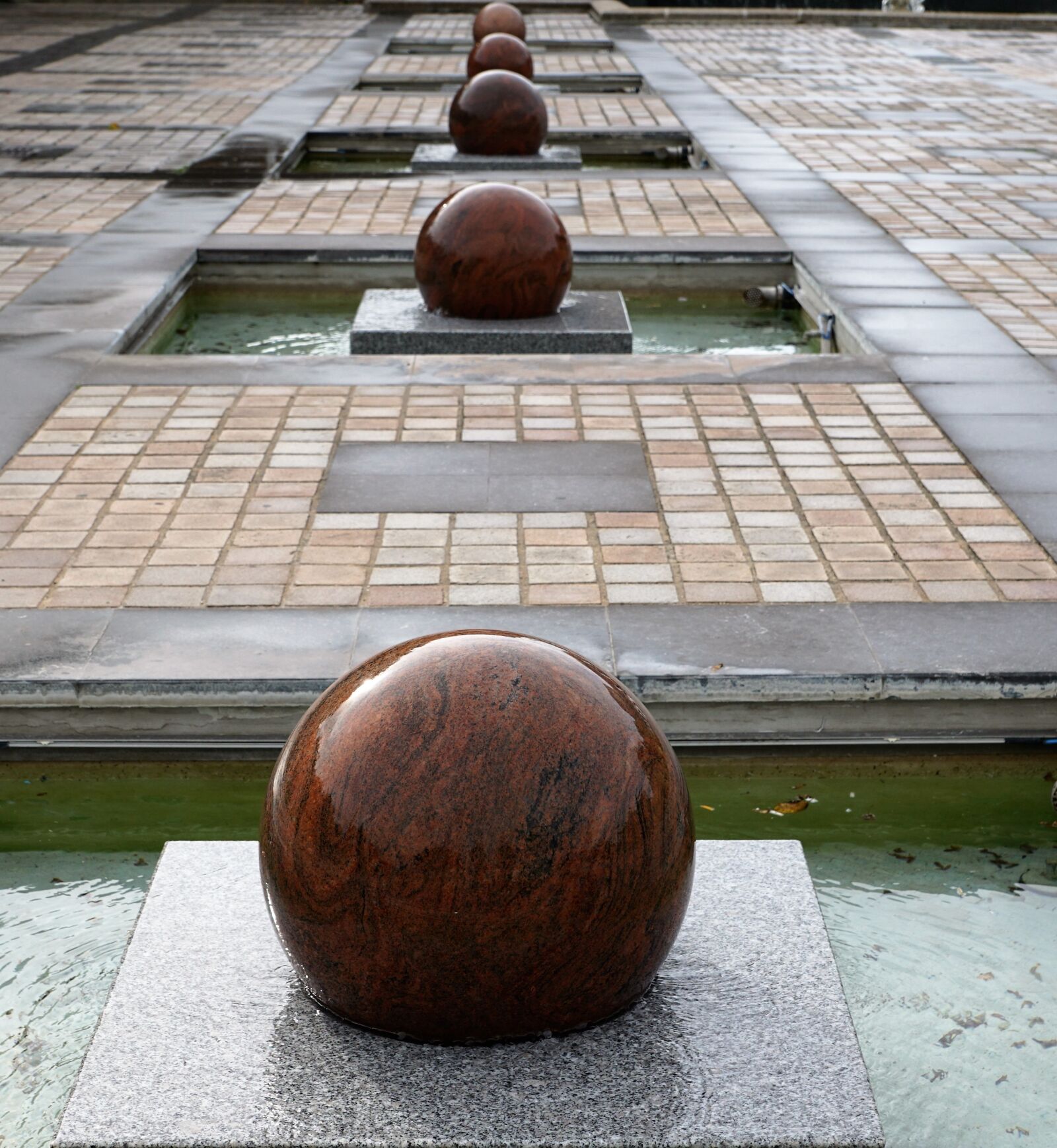 Sony ILCA-77M2 + Sony DT 16-50mm F2.8 SSM sample photo. Ball, water, fountain photography