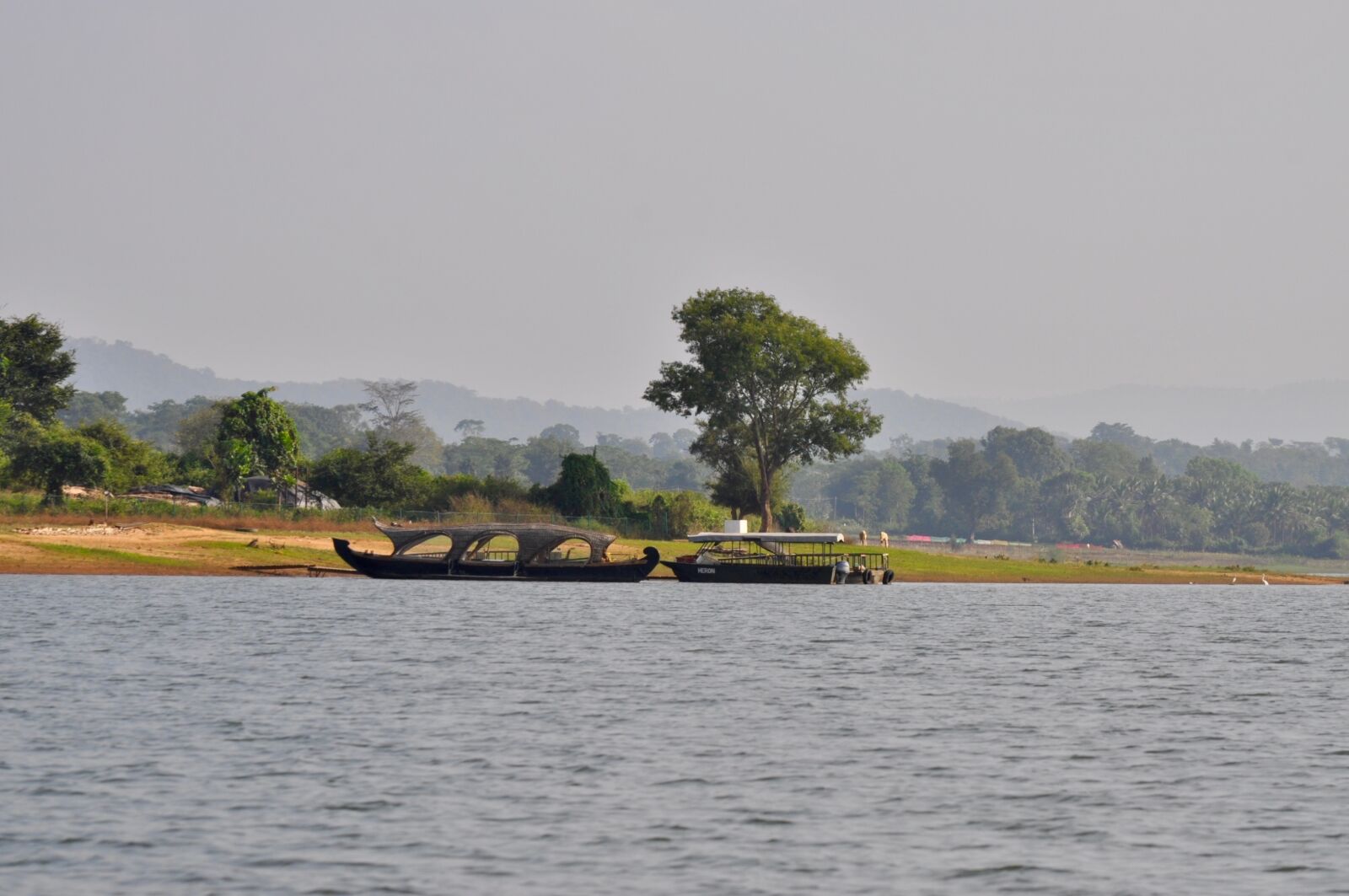 Nikon D5000 sample photo. Houseboat, river, water photography