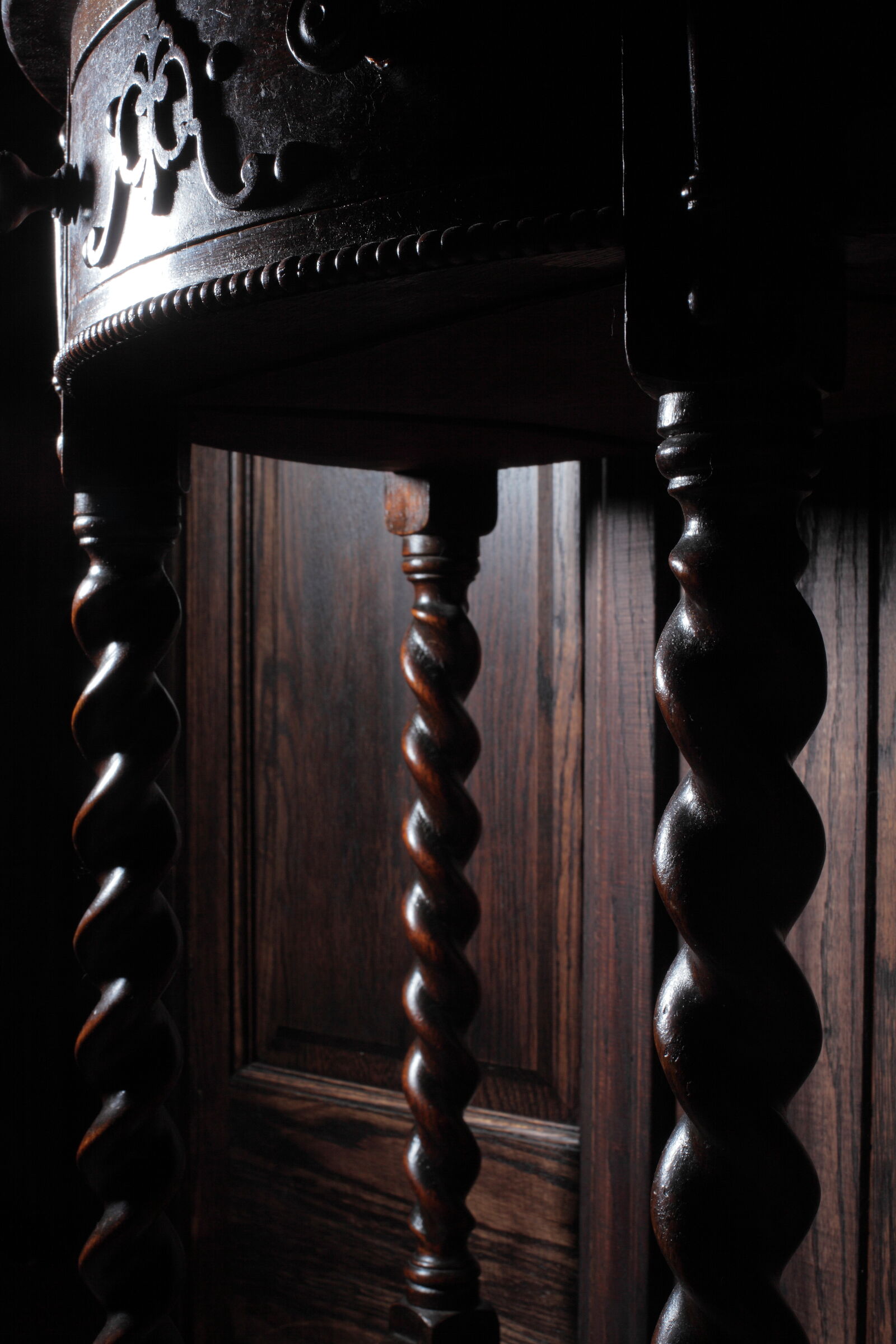 Canon EOS 5D Mark II sample photo. Antique, black, brown, curbing photography