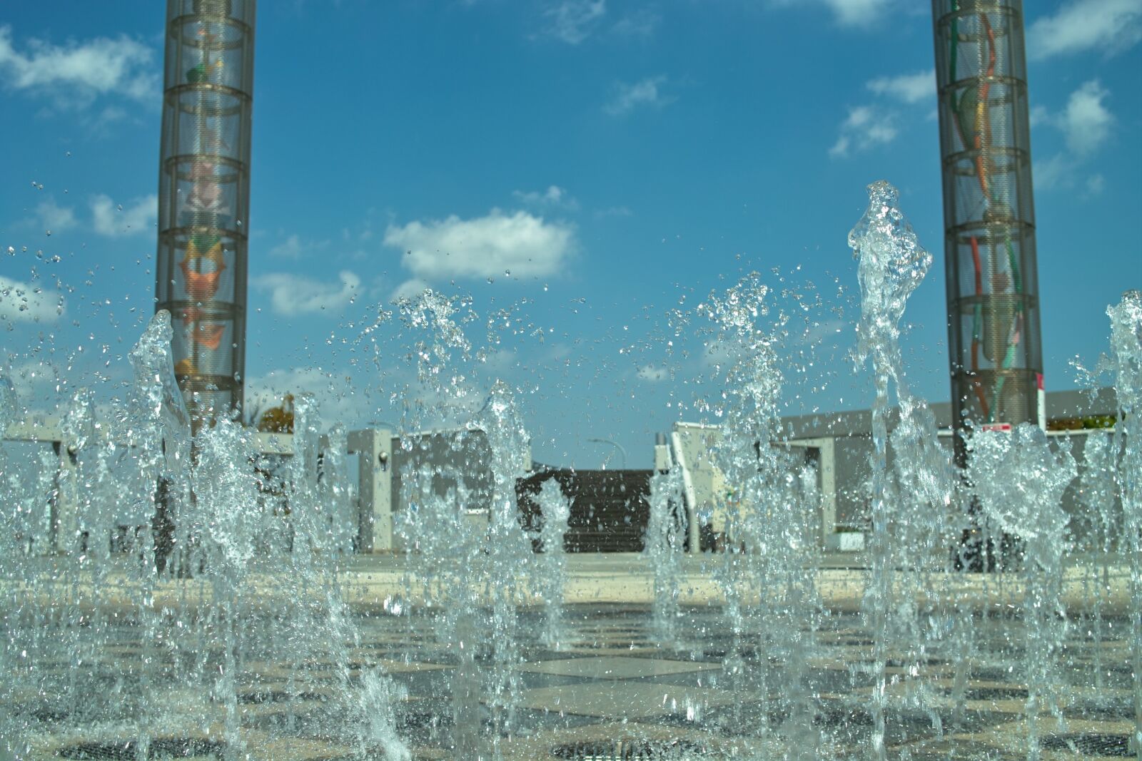 Sigma DP2 sample photo. Fountain, stadium, pillar photography