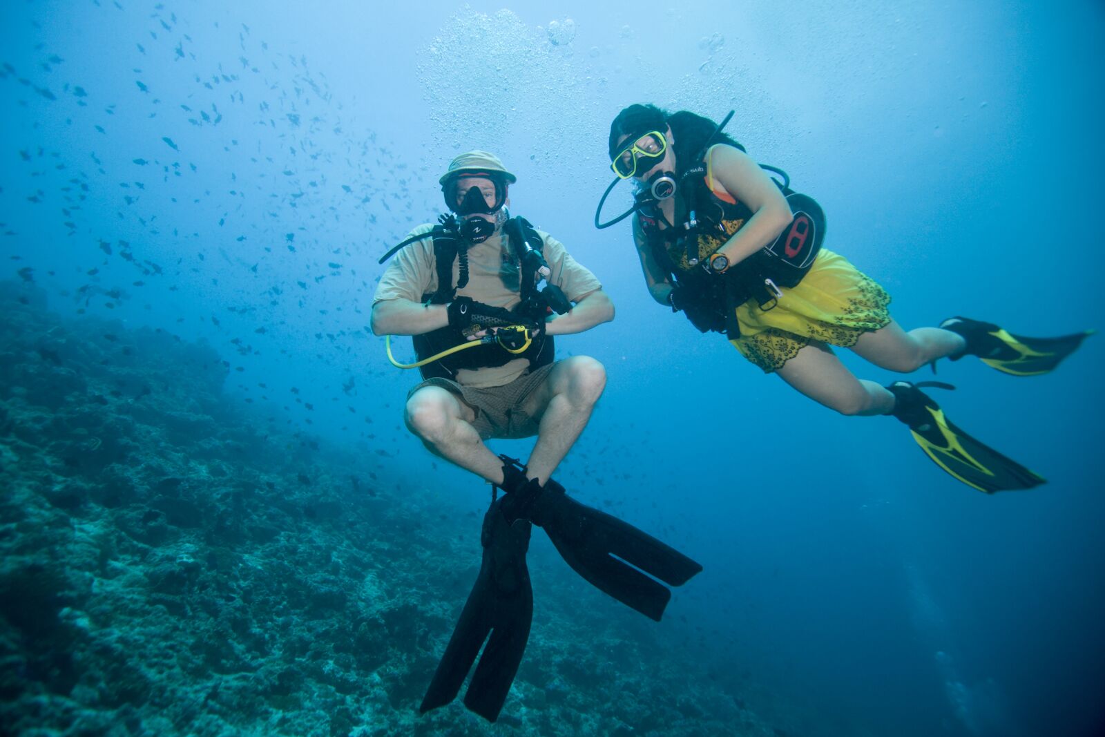 Canon EOS-1Ds Mark II sample photo. Dance under water, ocean photography