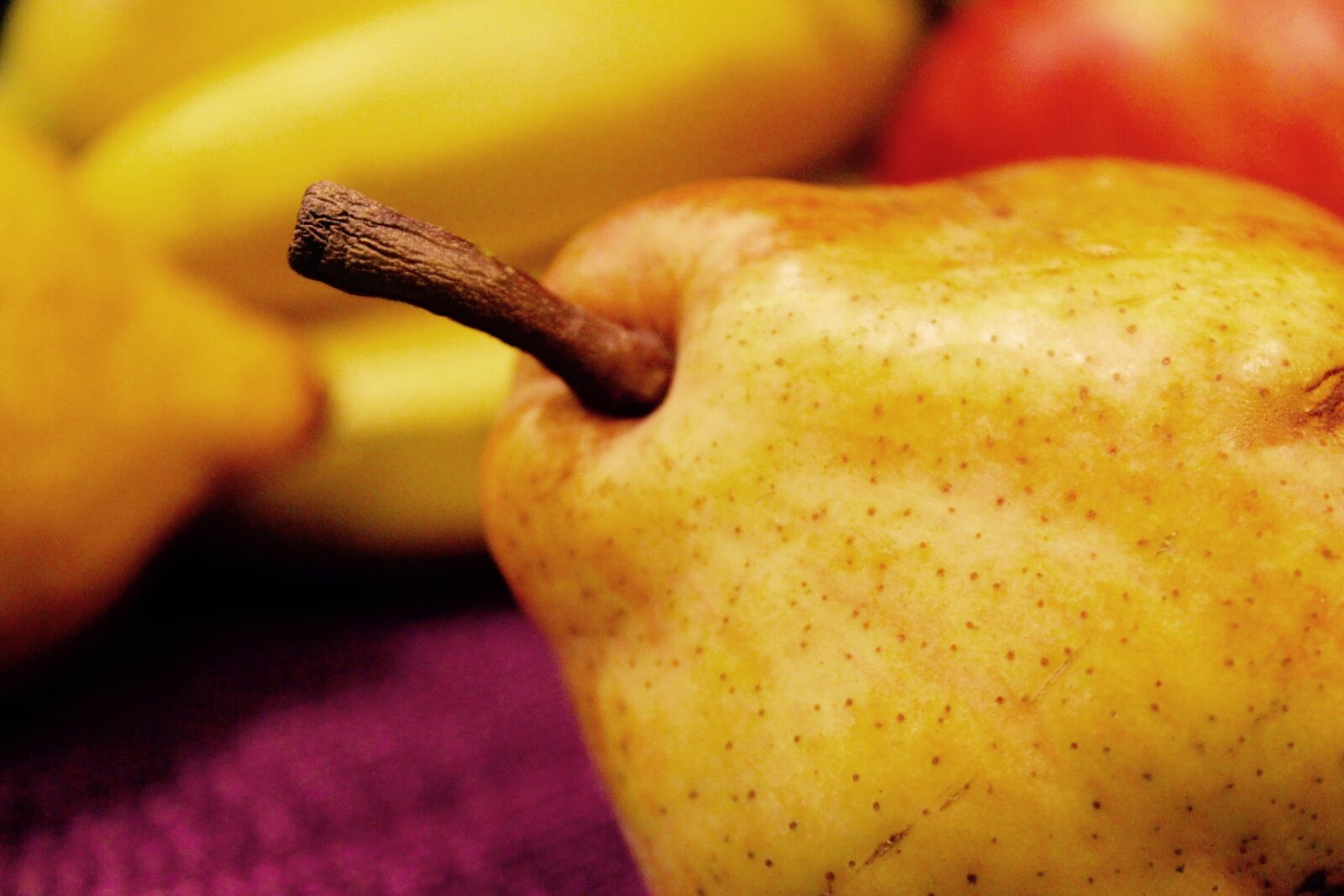 Canon EOS 600D (Rebel EOS T3i / EOS Kiss X5) sample photo. Peach, fruit photography