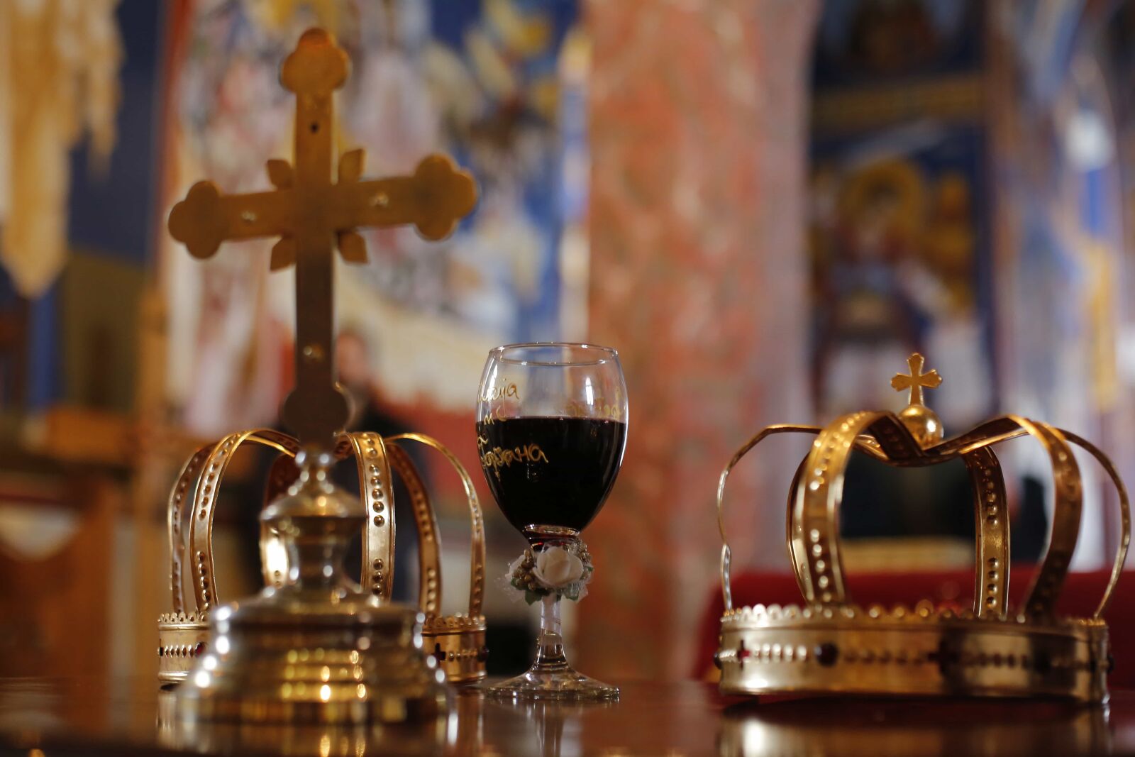 Canon EOS 5D Mark III sample photo. Ceremony, church, cross, crown photography