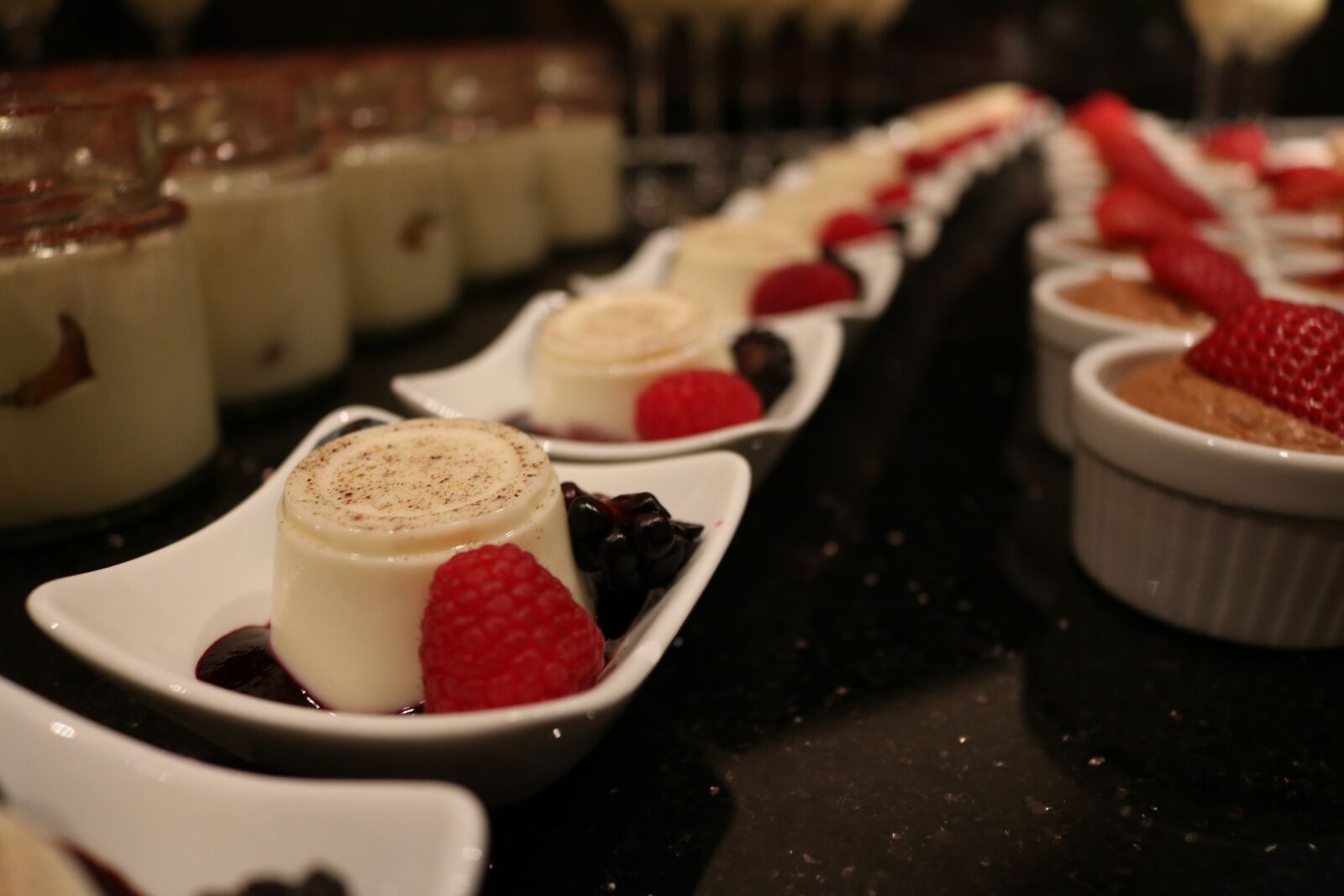 Canon EOS 750D (EOS Rebel T6i / EOS Kiss X8i) sample photo. Eat, dessert, delicious photography