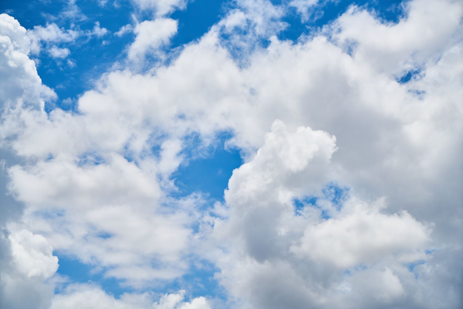 Sony a7R II sample photo. Blue, cloud, white photography