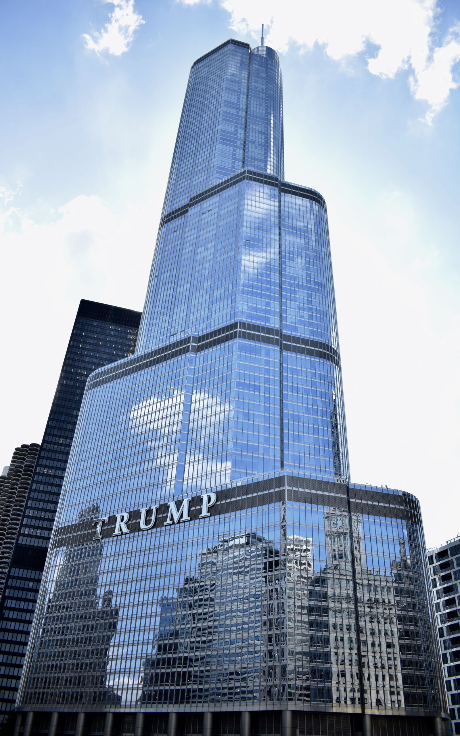 Nikon D3300 sample photo. Trupm, tower, chicago photography