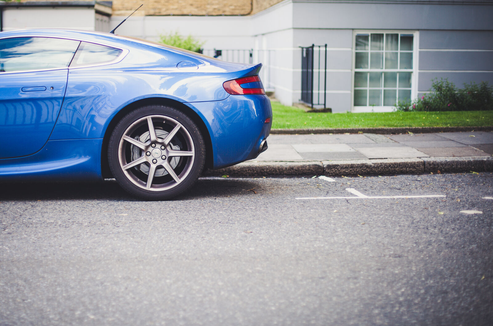 Canon EOS 5D Mark II sample photo. Car, pavement, asphalt, vehicle photography