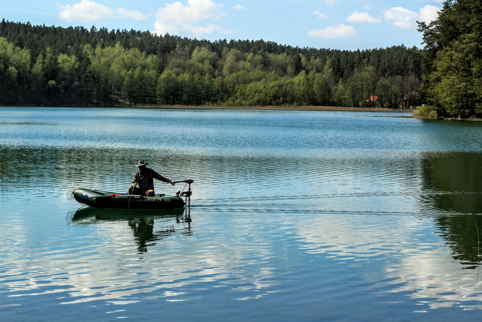 Canon EOS 1300D (EOS Rebel T6 / EOS Kiss X80) + Canon EF 50mm F1.8 STM sample photo. Lake, fisherman, nature photography