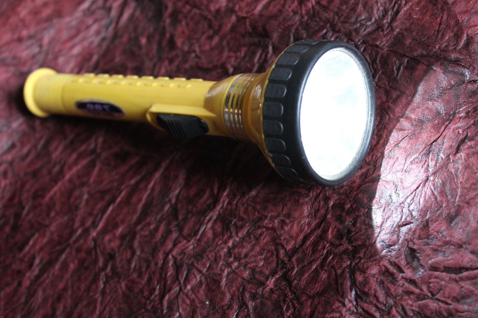Canon EOS 600D (Rebel EOS T3i / EOS Kiss X5) sample photo. Object, electricity, light, hand photography