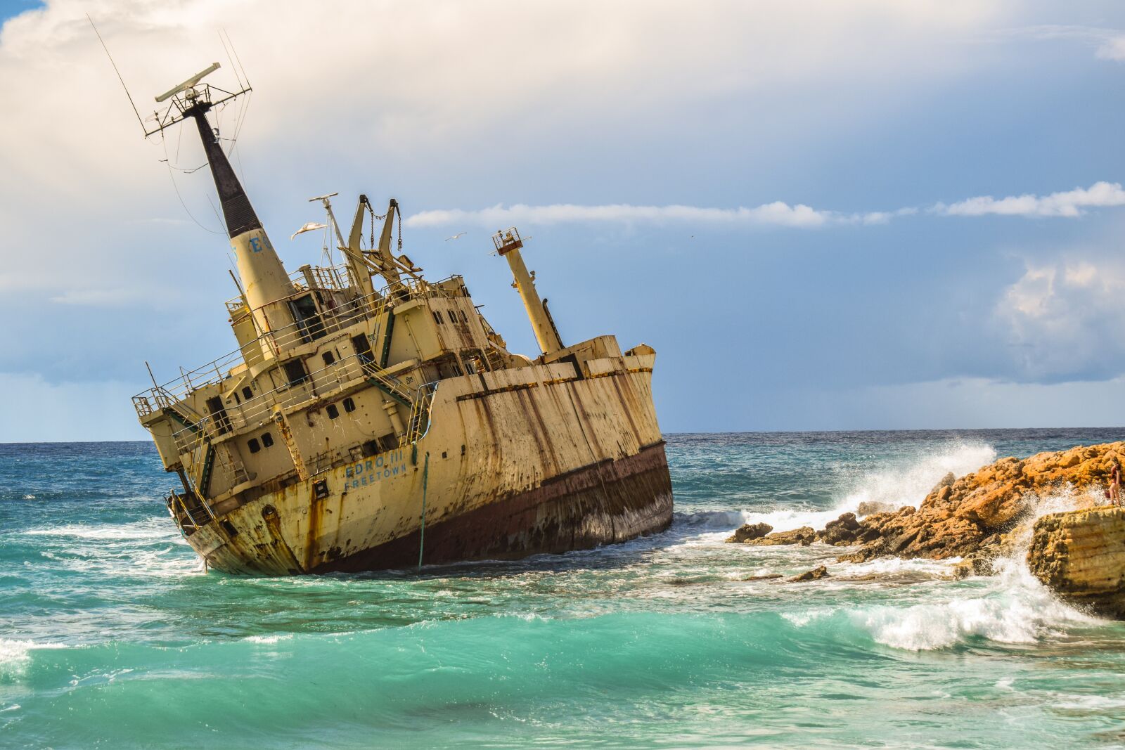 Nikon D3300 sample photo. Shipwreck, sea, clouds photography