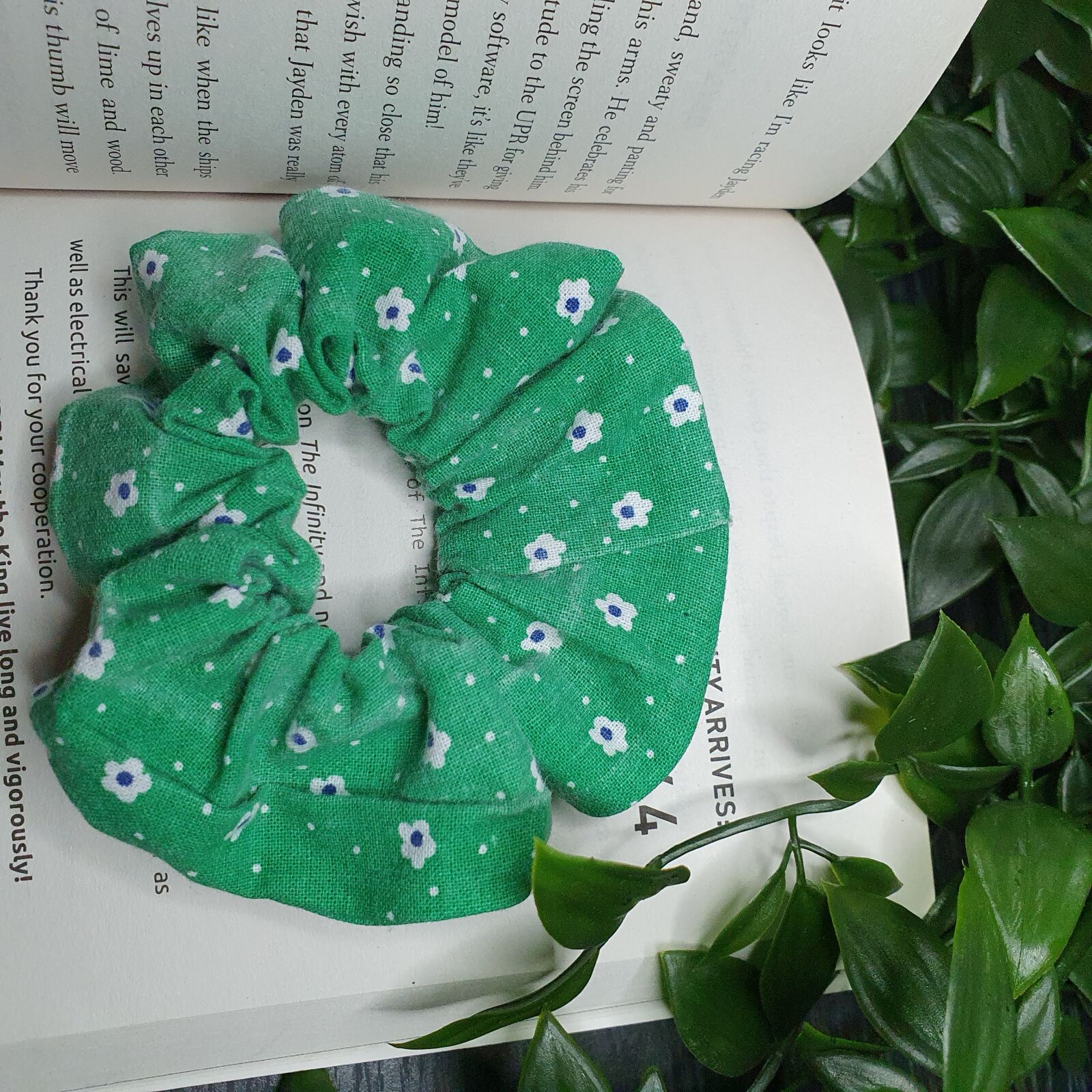 Samsung SM-G973F sample photo. Hair tie, scrunchie, scrunchies photography