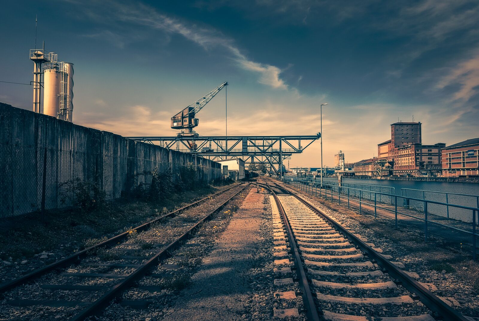 Nikon D200 sample photo. Karlsruhe, port, dusk photography