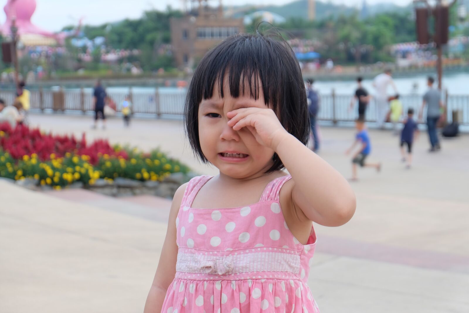 Fujifilm X-A1 sample photo. Cute girl, cry, amusement photography