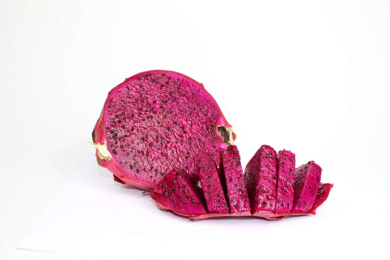 Canon EOS 700D (EOS Rebel T5i / EOS Kiss X7i) sample photo. Fruit, dragon fruit, red photography