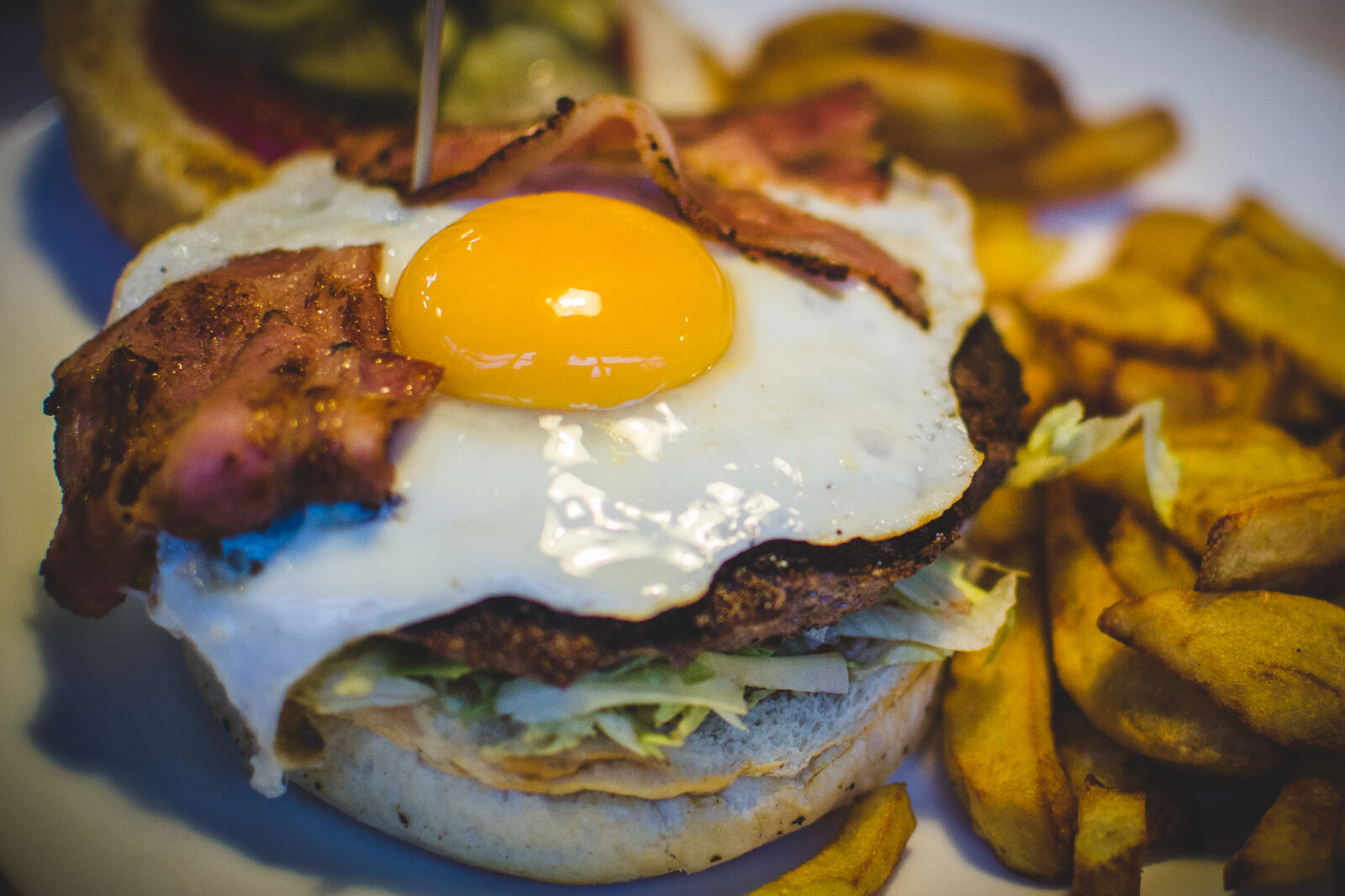 Nikon D3100 + Nikon AF-S DX Nikkor 35mm F1.8G sample photo. Bacon, bread, close, up photography