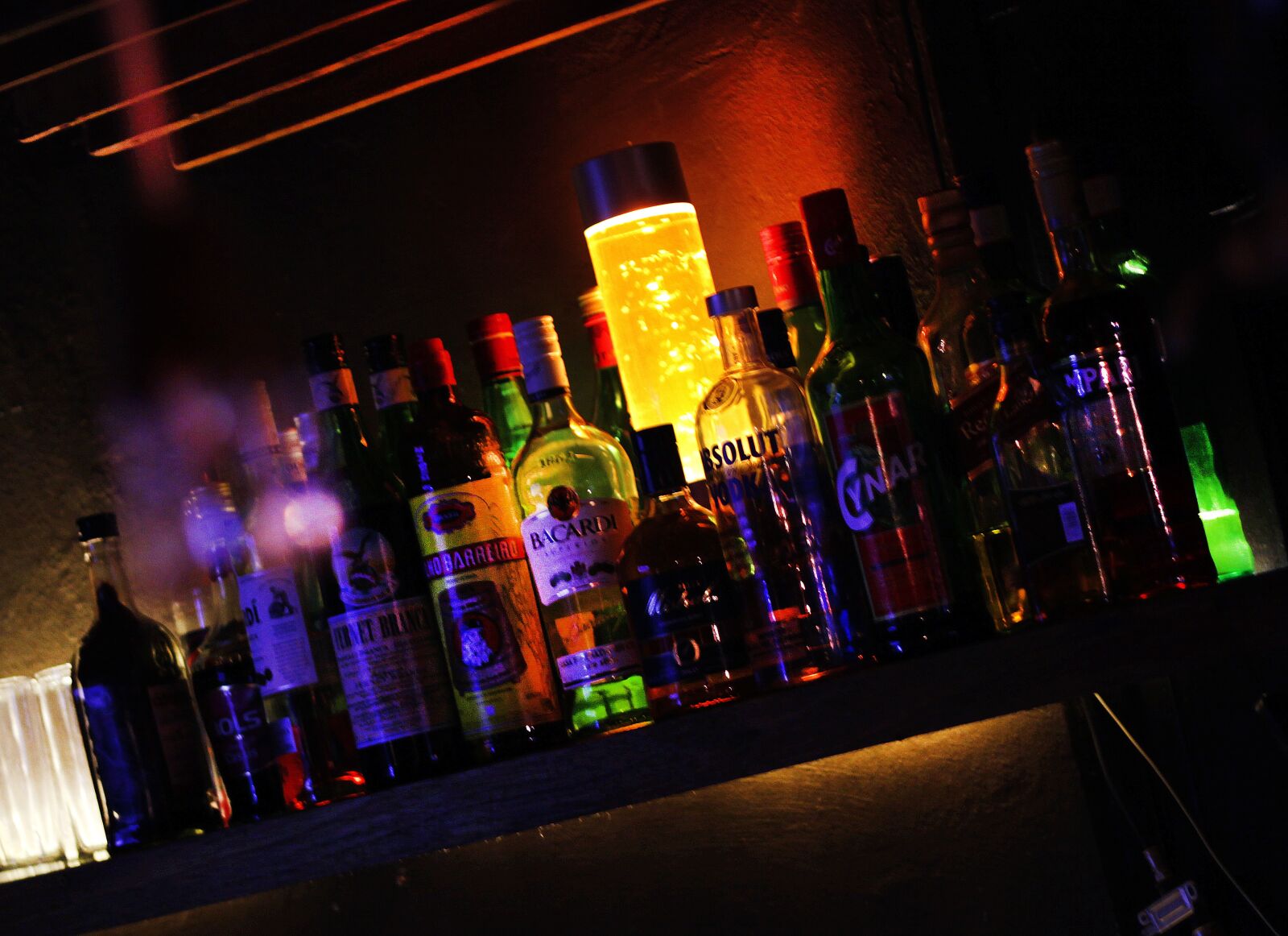 Canon EOS 60D + Canon EF 50mm F1.8 STM sample photo. Bar, drinks, alcohol photography