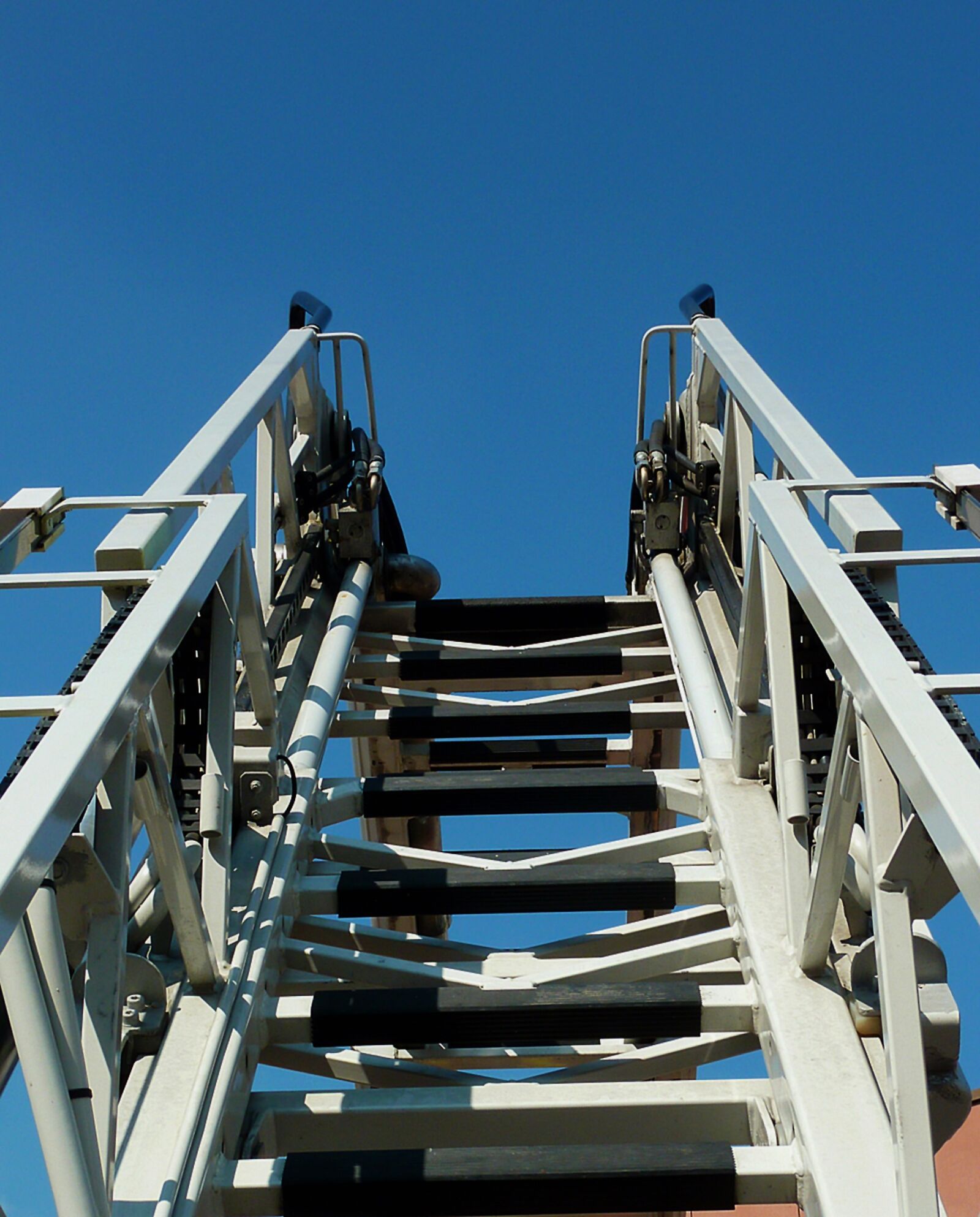 Panasonic DMC-TZ7 sample photo. Head, ladder, fire photography