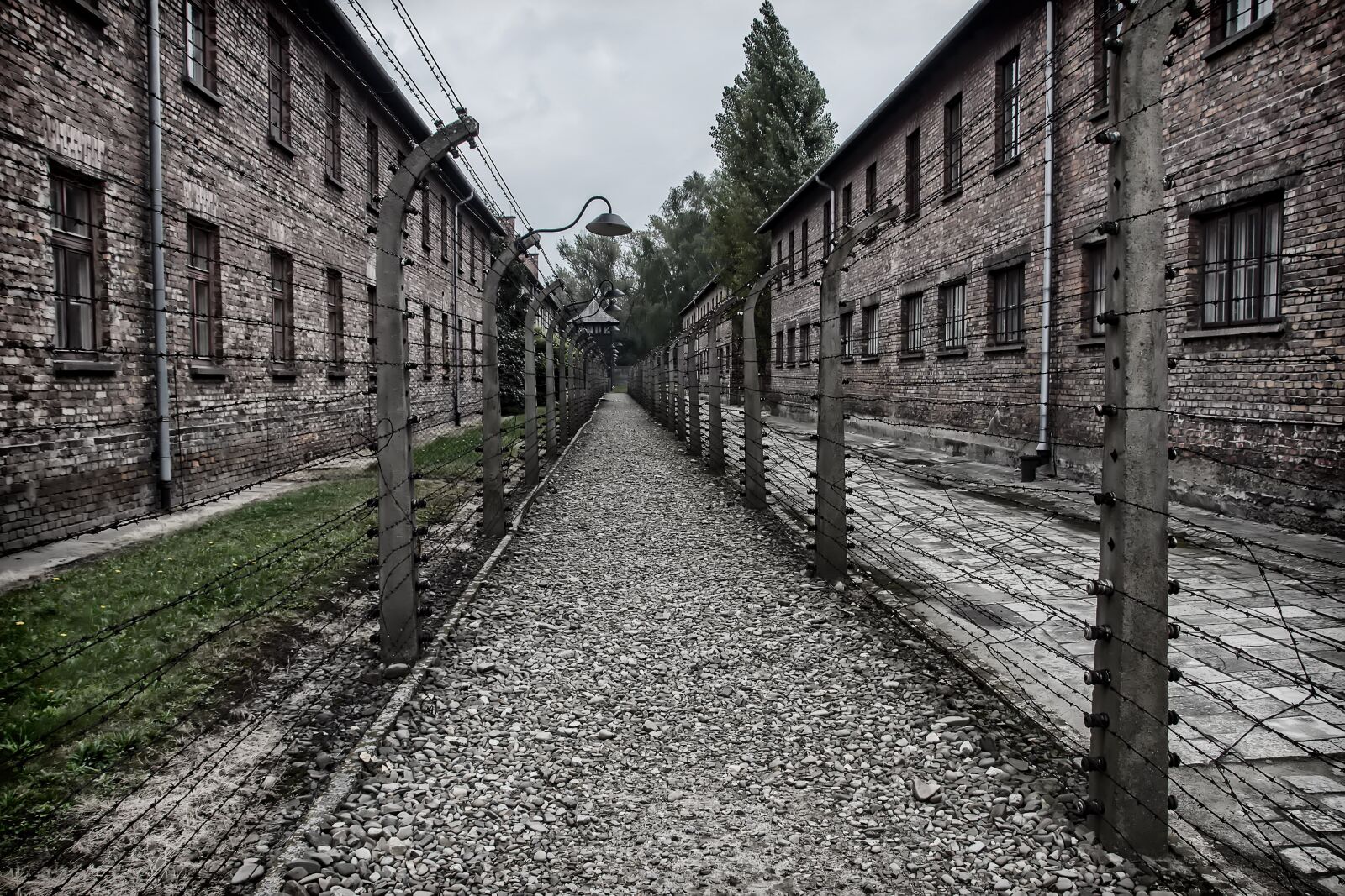 Canon EOS 600D (Rebel EOS T3i / EOS Kiss X5) sample photo. Auschwitz 1, auschwitz, poland photography