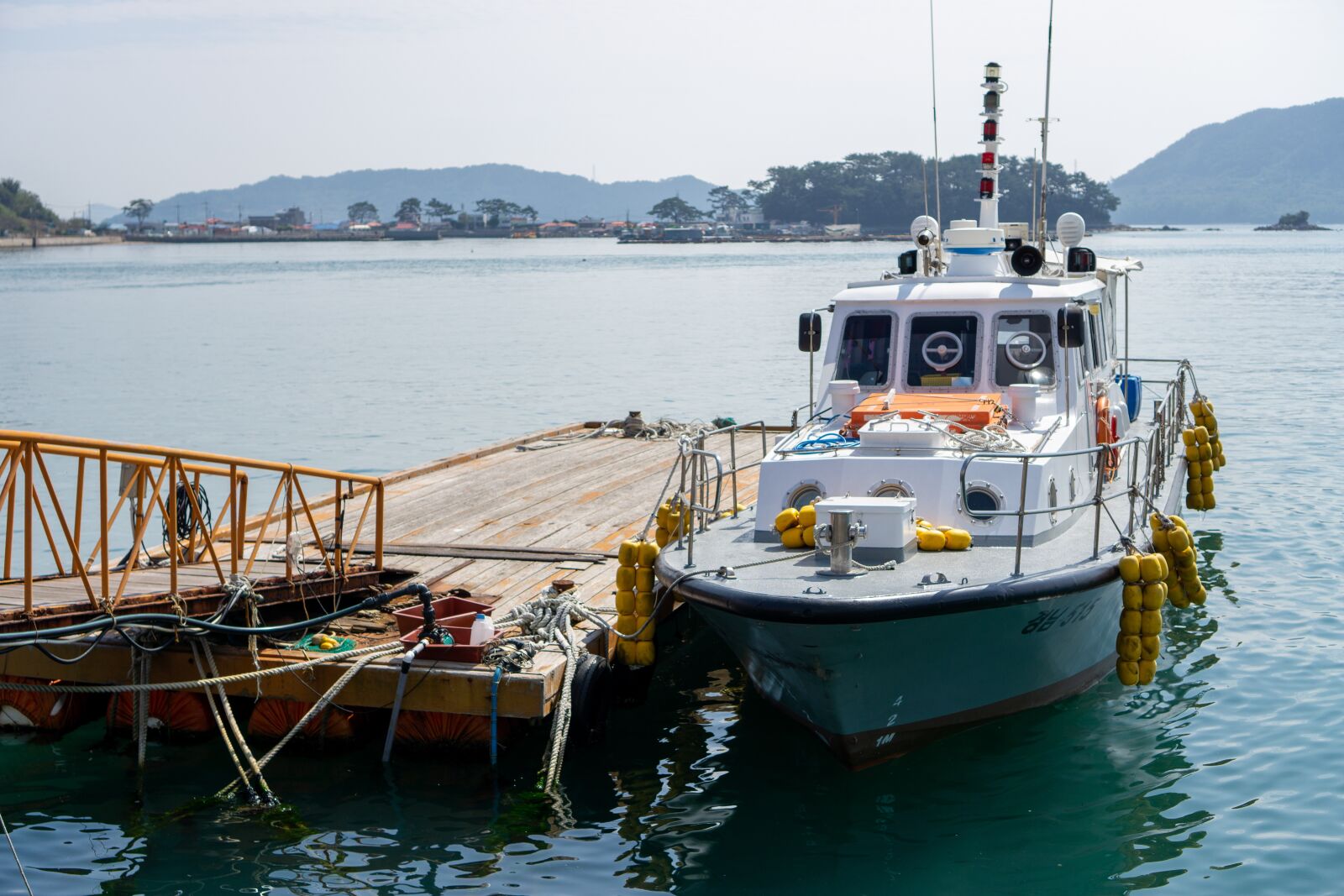Sony E 35mm F1.8 OSS sample photo. Boat, harbour, dock photography