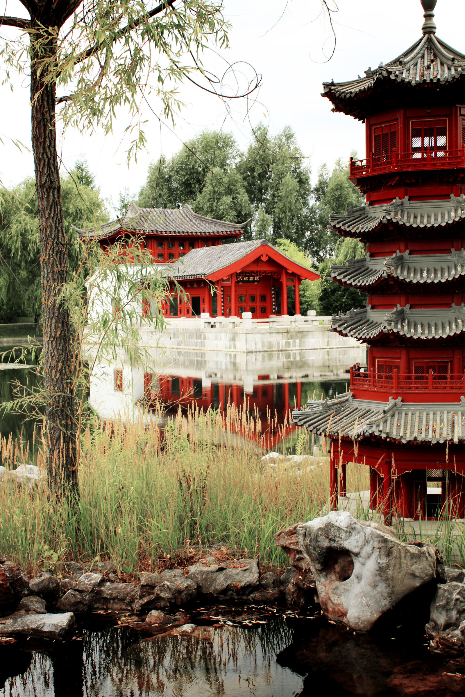 Canon EOS 550D (EOS Rebel T2i / EOS Kiss X4) sample photo. Buildings, china, garden, red photography