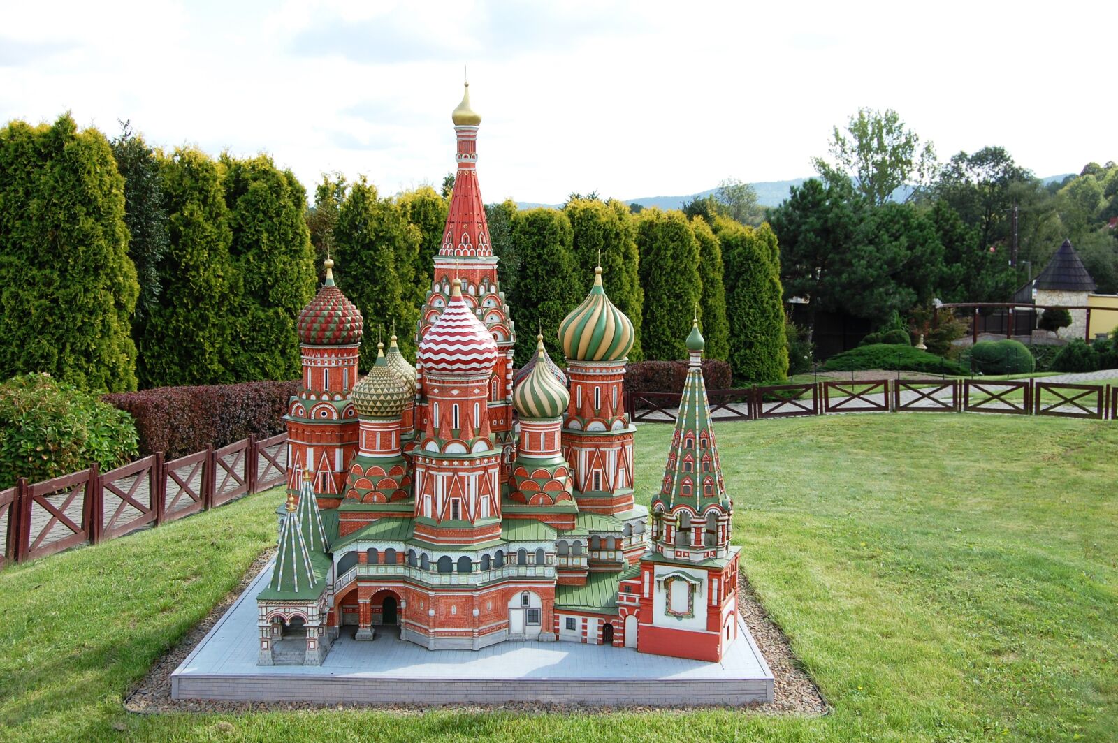 Nikon D40 sample photo. Miniature, park, architecture photography