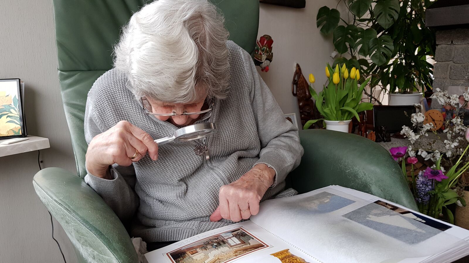 Samsung Galaxy S8+ sample photo. Elderly, old age, visual photography