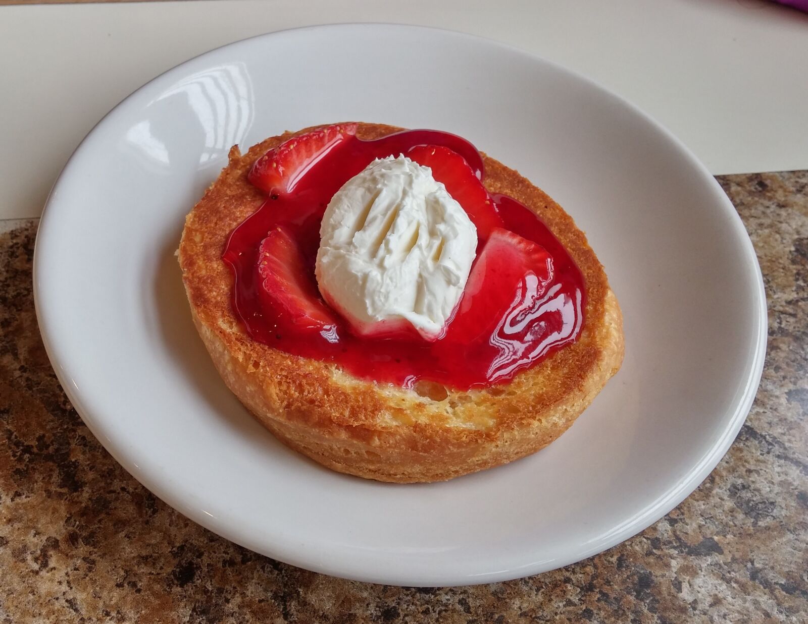 LG D855 sample photo. Biscuit, strawberry, cream photography