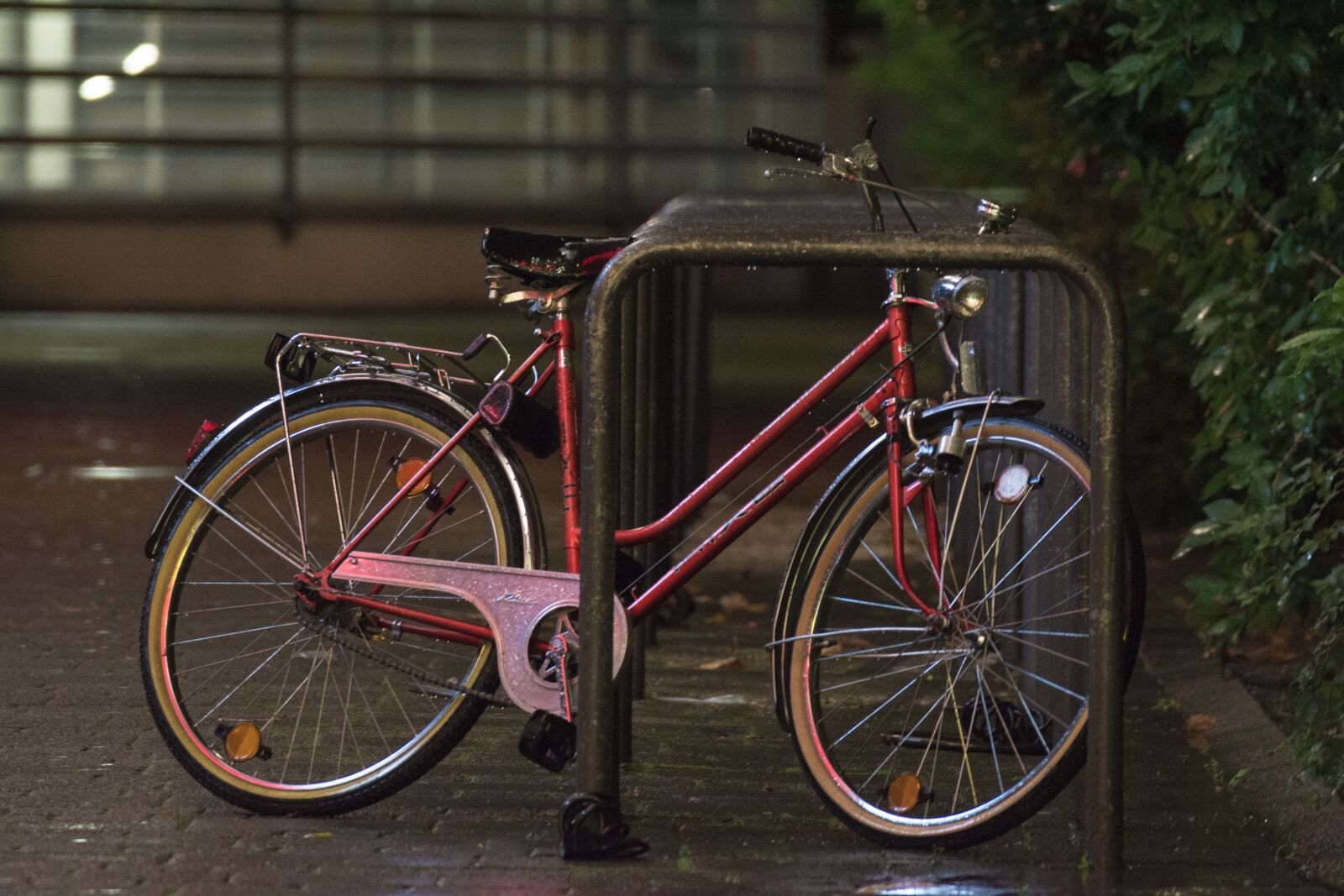 Nikon D5200 sample photo. Bicycle, night, parked photography