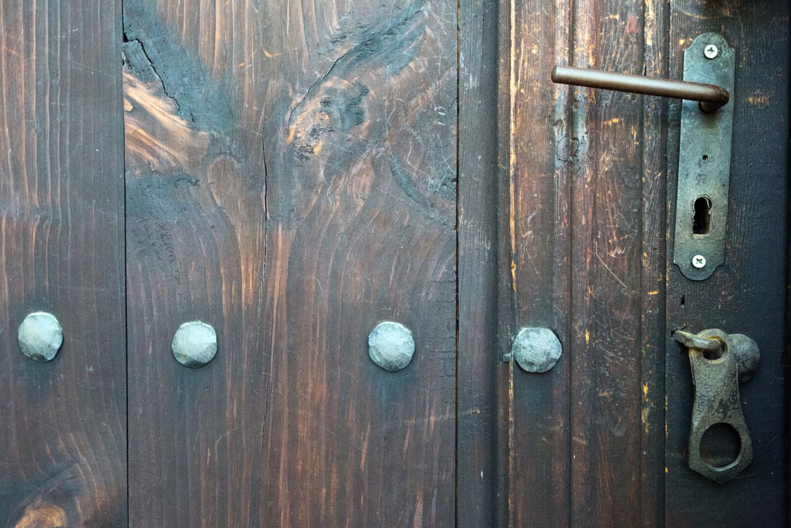 Canon EOS 6D + Canon EF 17-40mm F4L USM sample photo. Door, castle, locking photography