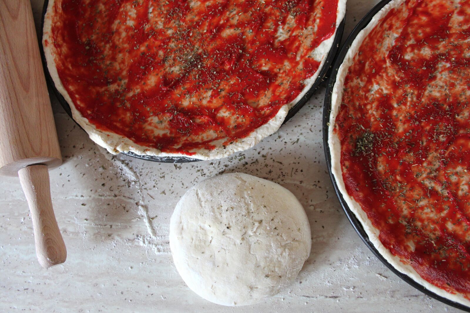 Canon EOS 500D (EOS Rebel T1i / EOS Kiss X3) sample photo. Pizza, dough pizza, italian photography